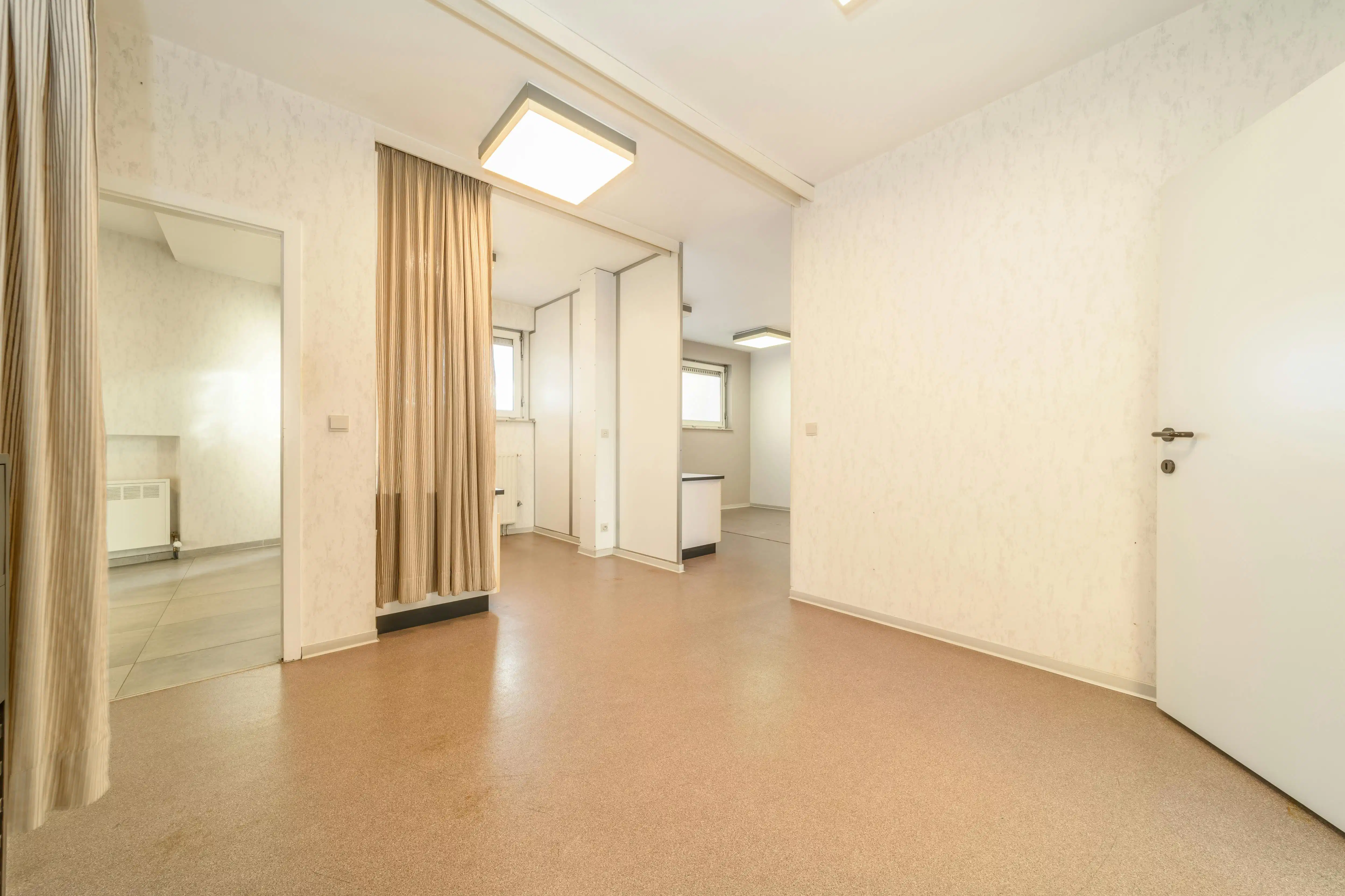 In te richten appartement te koop in de Zeelaan te De Panne. foto 5