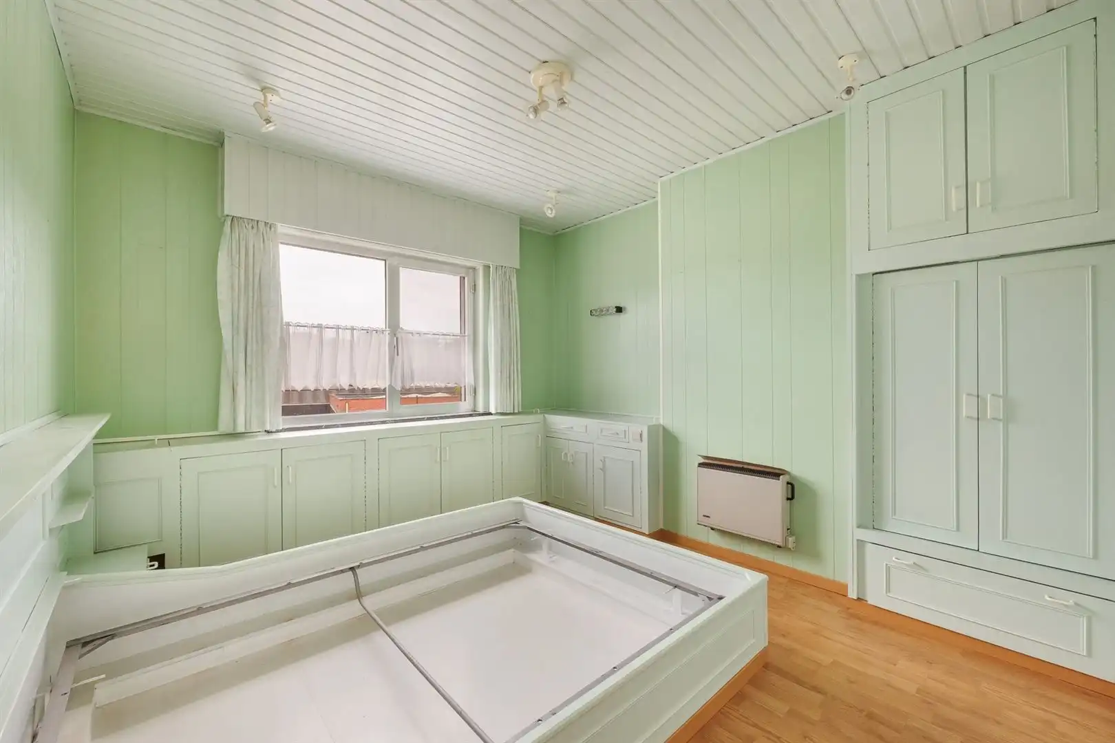 Royale 3-slaapkamerwoning met garage, werkplaats en tuin foto 17