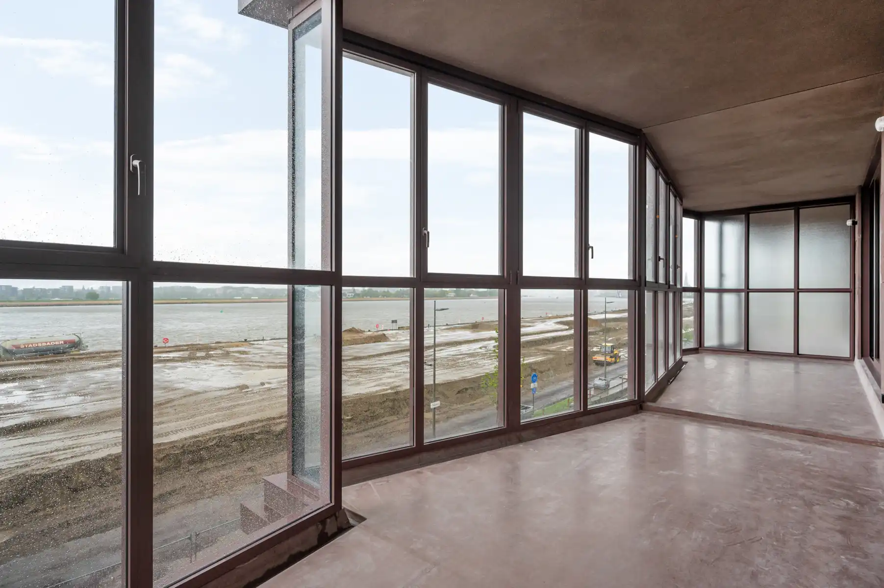 Prachtig 2 slaapkamer app met frontaal Scheldezicht foto 8