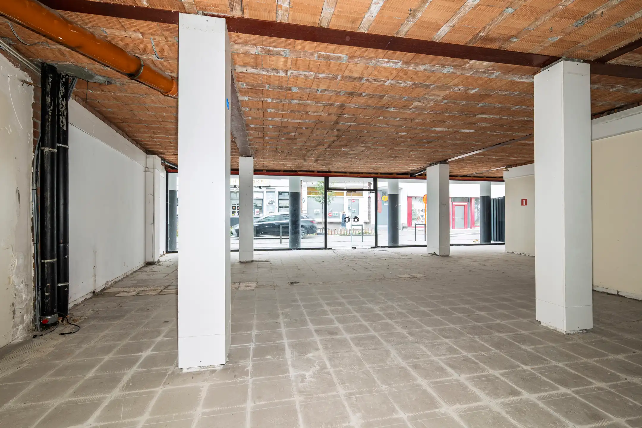 TE HUUR: Commerciële ruimte / Kantoorruimte foto 6