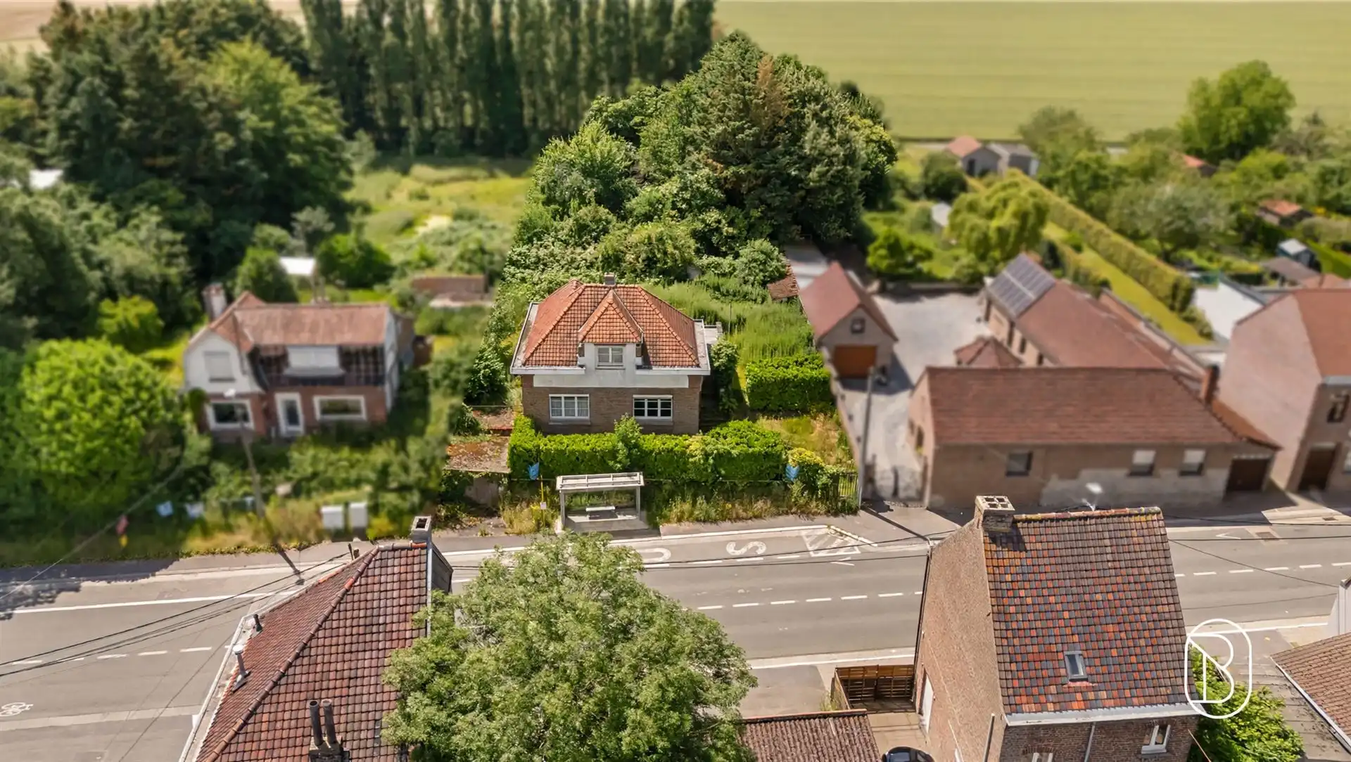 Charmante te renoveren woning, met mooie tuin. foto 13