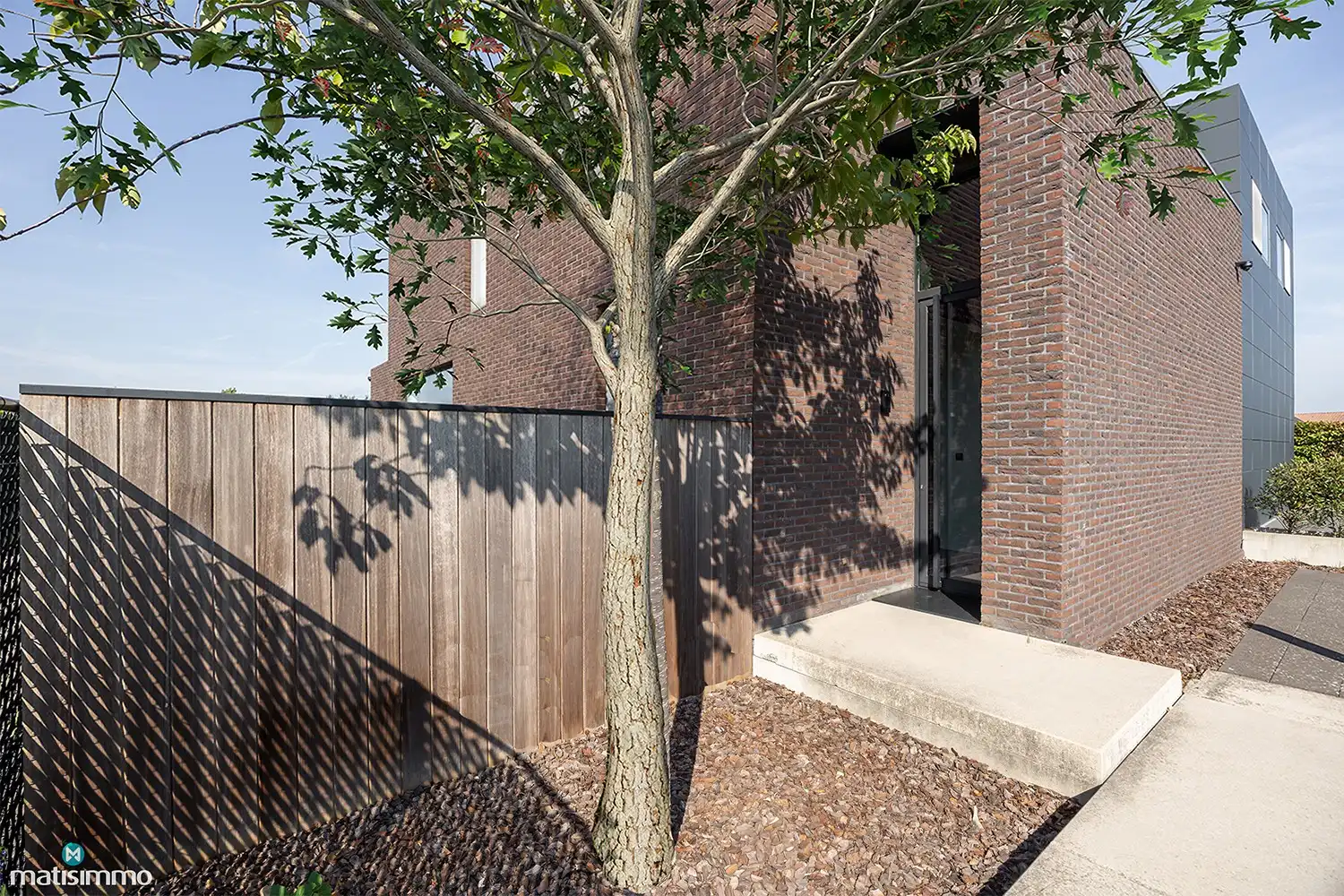 MODERNE, PERFECT ONDERHOUDEN EENGEZINSWONING MET CARPORT, KELDER EN VOLLEDIG AFGEWERKTE TUIN IN DIEPENBEEK foto 2