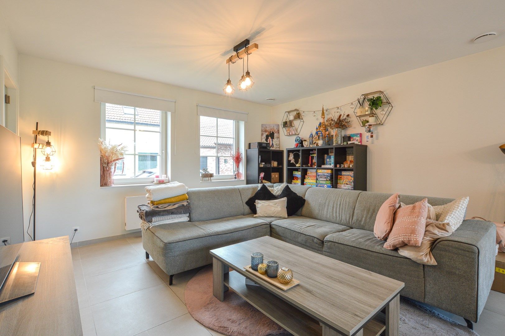 Prachtige nieuwbouwwoning in volledig aangelegd woonerf met 3 slaapkamers, zongericht terras en tuin foto 6