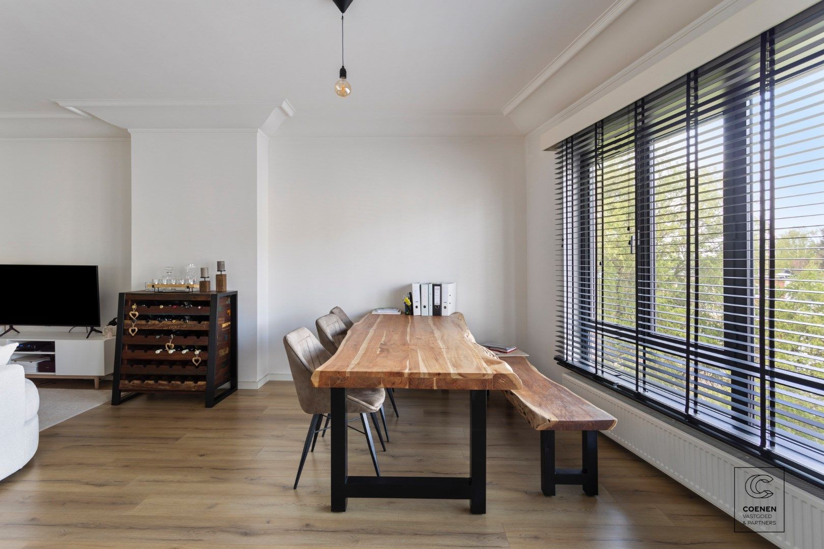 Prachtig gerenoveerd appartement met 2 slaapkamers, terras en bew. opp. van 80m2! foto 4