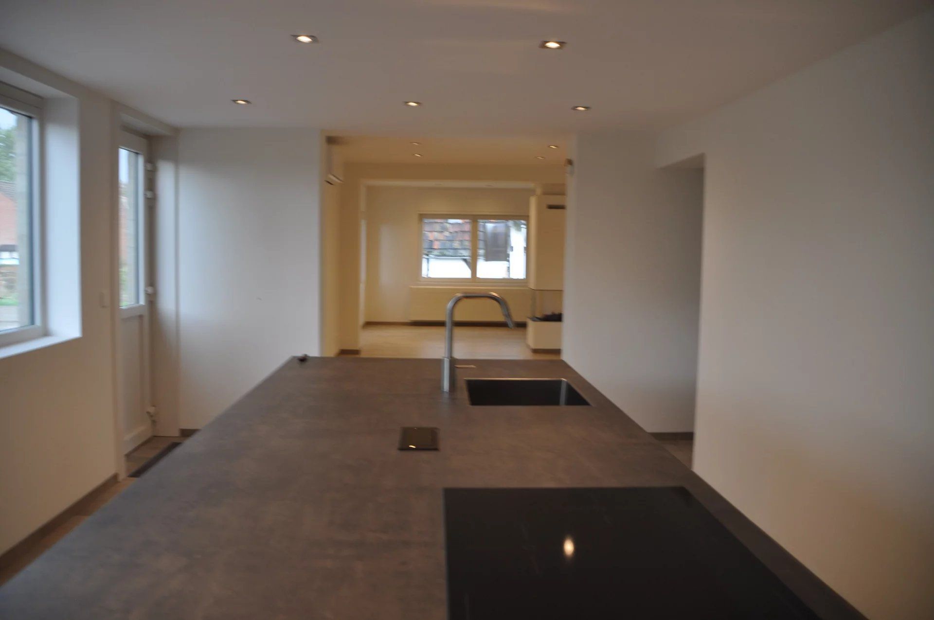 GERENOVEERDE WONING MET 3 SLPK EN LEUKE ONDERHOUDSVRIENDELIJKE TUIN IN BERBROEK foto 6