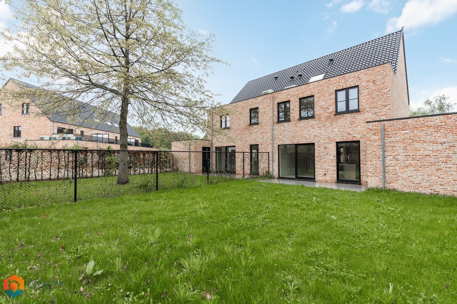 Energiezuinige nieuwbouwwoning met 4 slpkrs en tuin foto 10