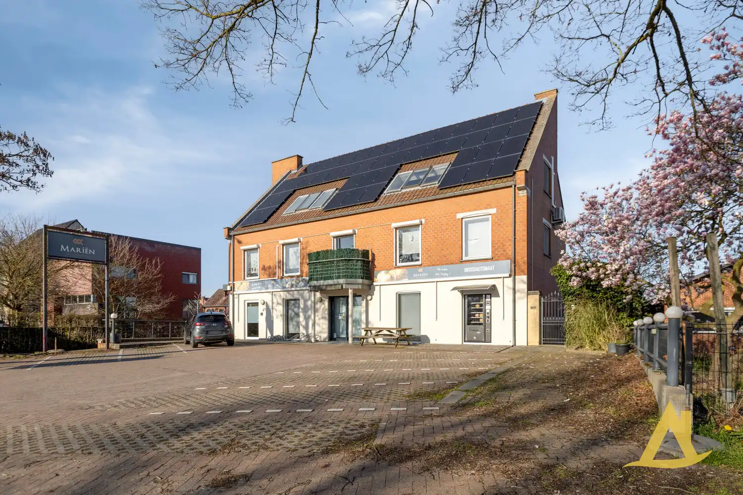 ZEER RUIM APPARTEMENT MET STUDIO EN 2 AUTOSTAANPLAATSEN TE DIEST! foto 2