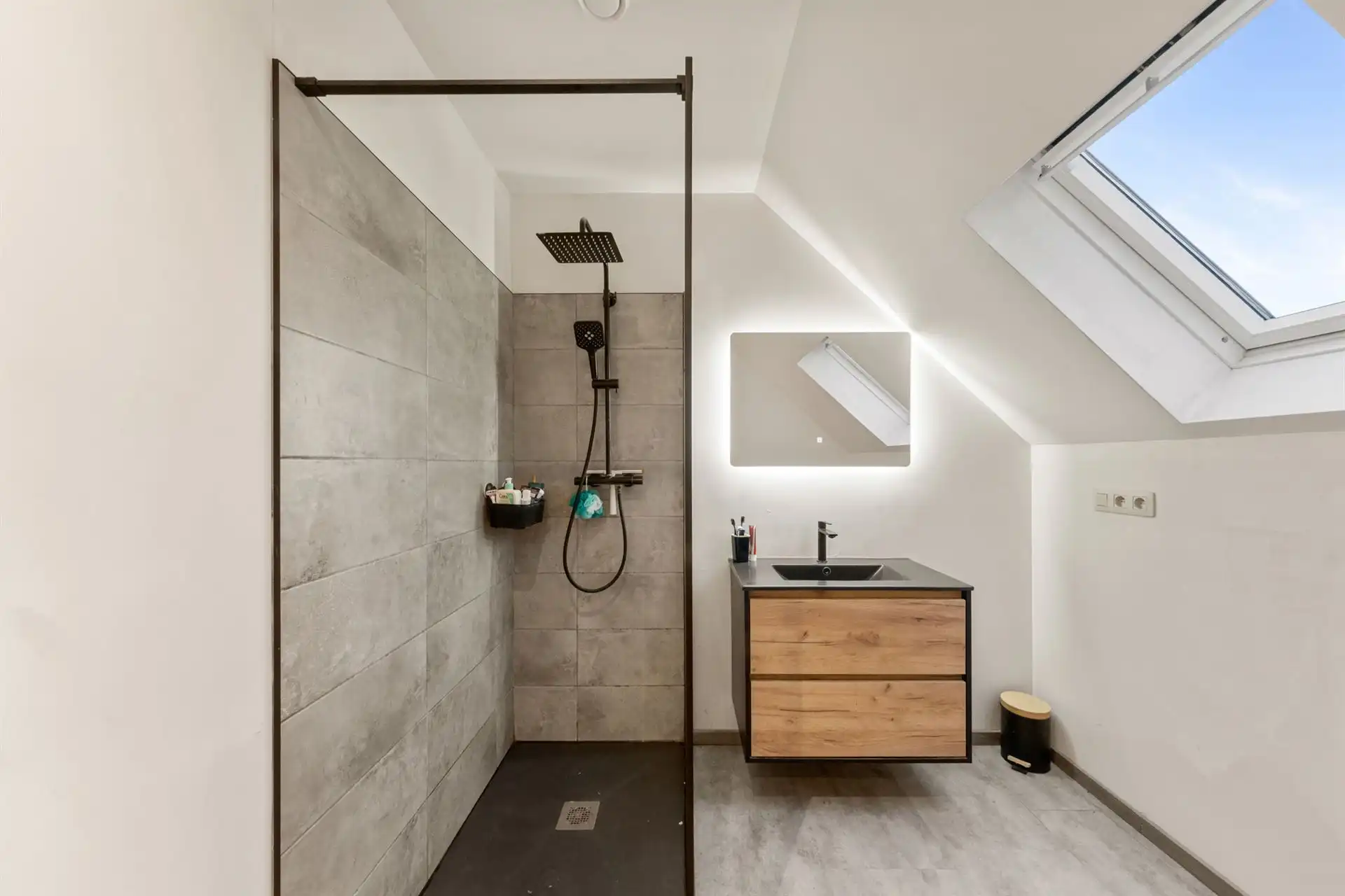 Ruime en energiezuinige woning met studio en tuin in Gaurain foto 16