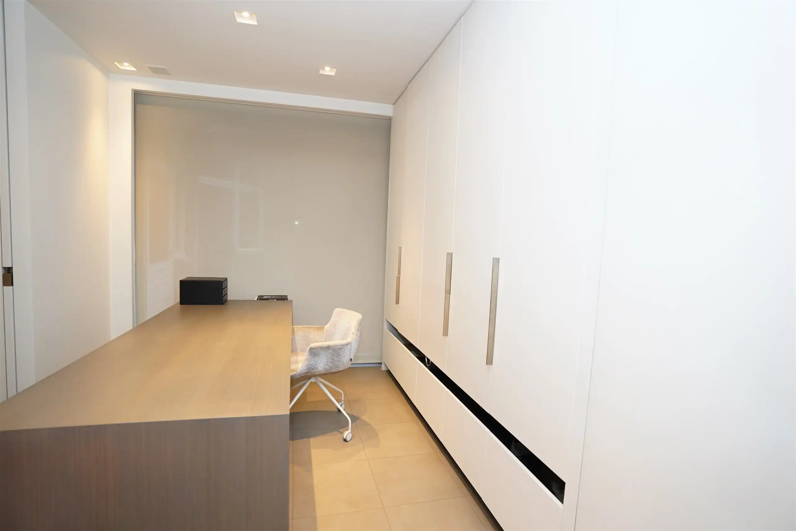 Instapklaar bureel tussen Grote Markt & Conservatoriumplein foto 6