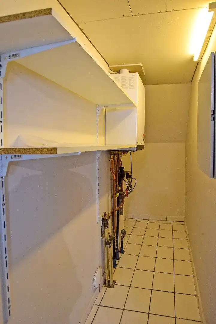 Instapklaar lichtrijk dakappartement in hartje Veurne (61m²) foto 11