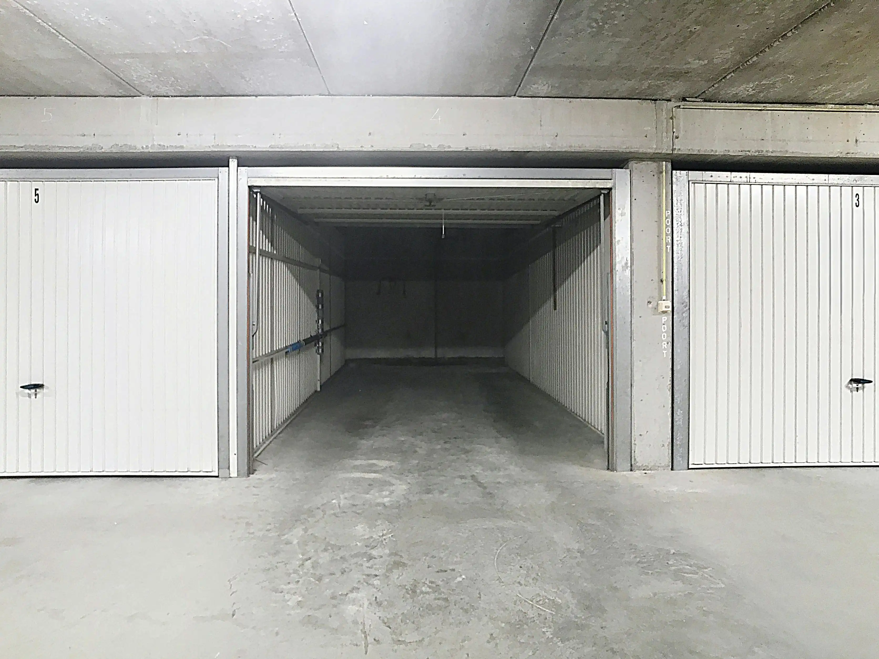 Ruime garagebox op topligging te Duinenweg! foto 9