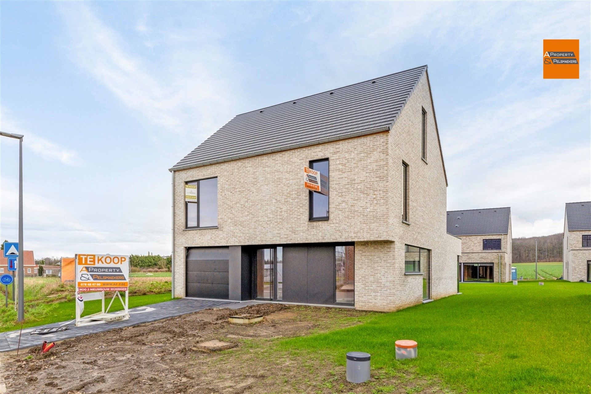 Ruime nieuwbouw villa met 4 slaapkamers foto 2