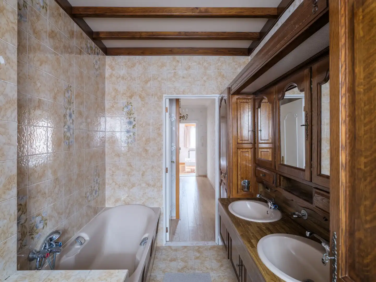 Gezinsvriendelijk duplex appartement met tuin foto 12