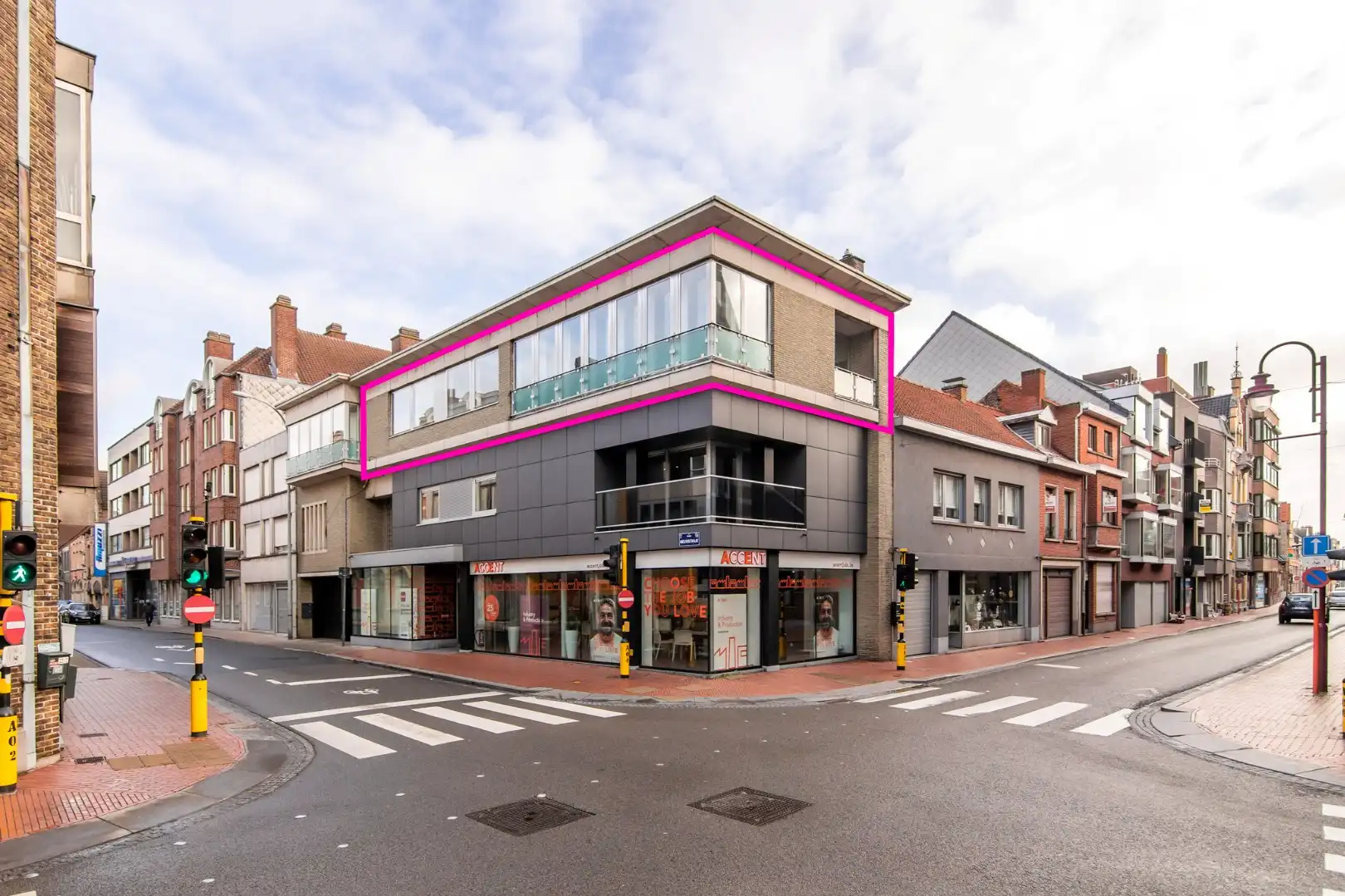 Lichtrijk appartement in hartje Izegem foto 12