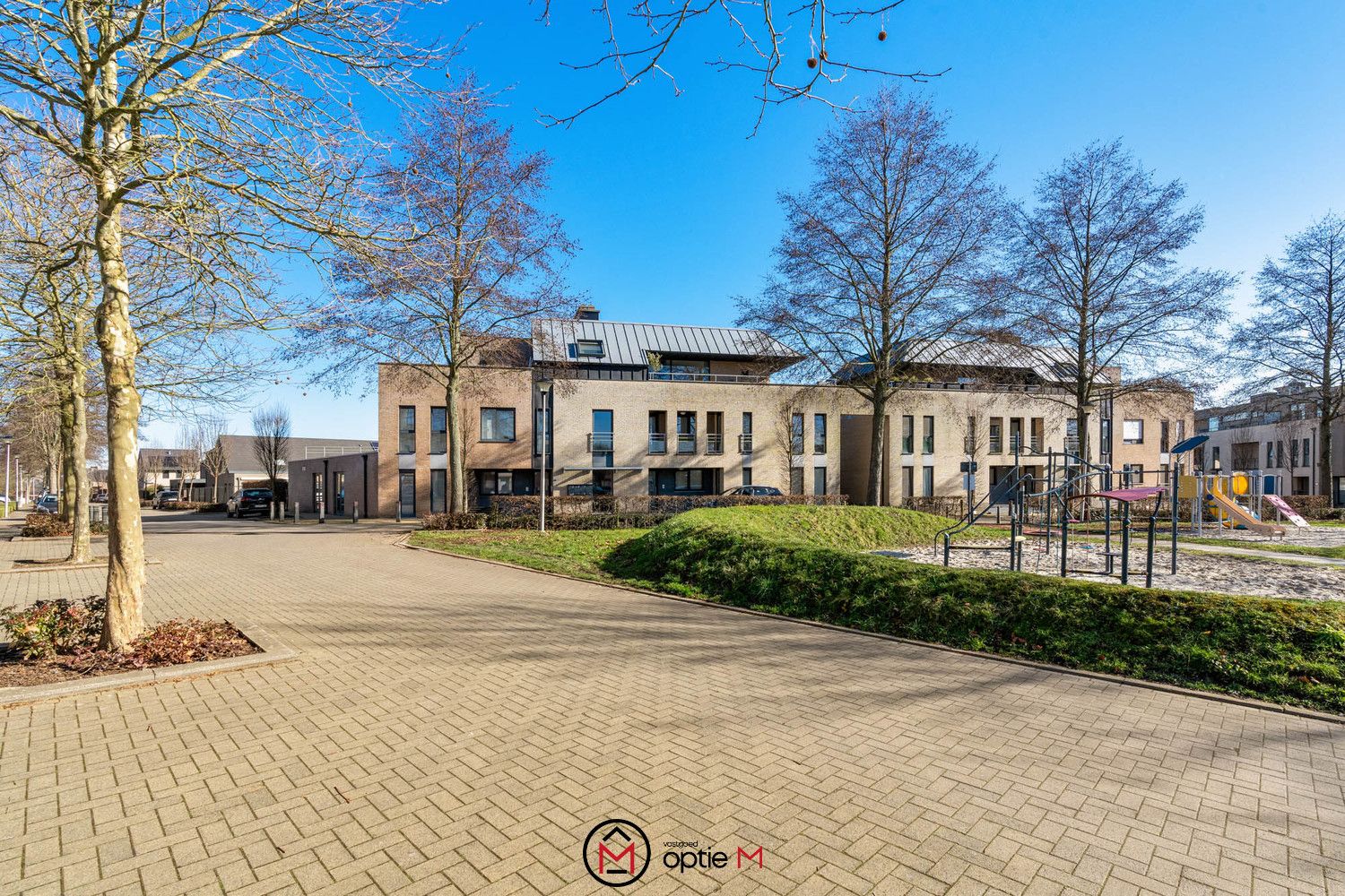 GELIJKVLOERS APPARTEMENT IN BILZEN foto 30