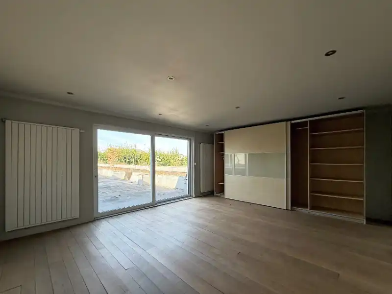 GENK: Bedrijfsgebouw met magazijn, atelier, kantoren en appartement foto 21