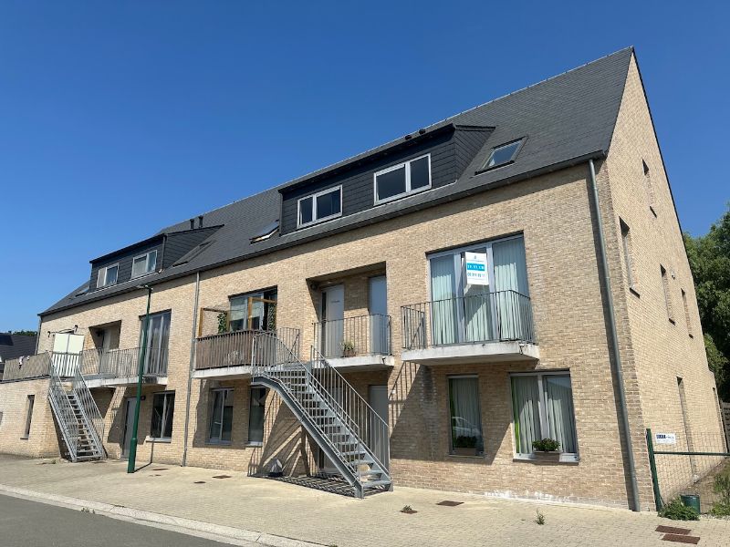 🏡 Te huur in Kaprijke – 2-slaapkamer appartement met terras en garage 🚗☀️ foto {{pictureIndex}}