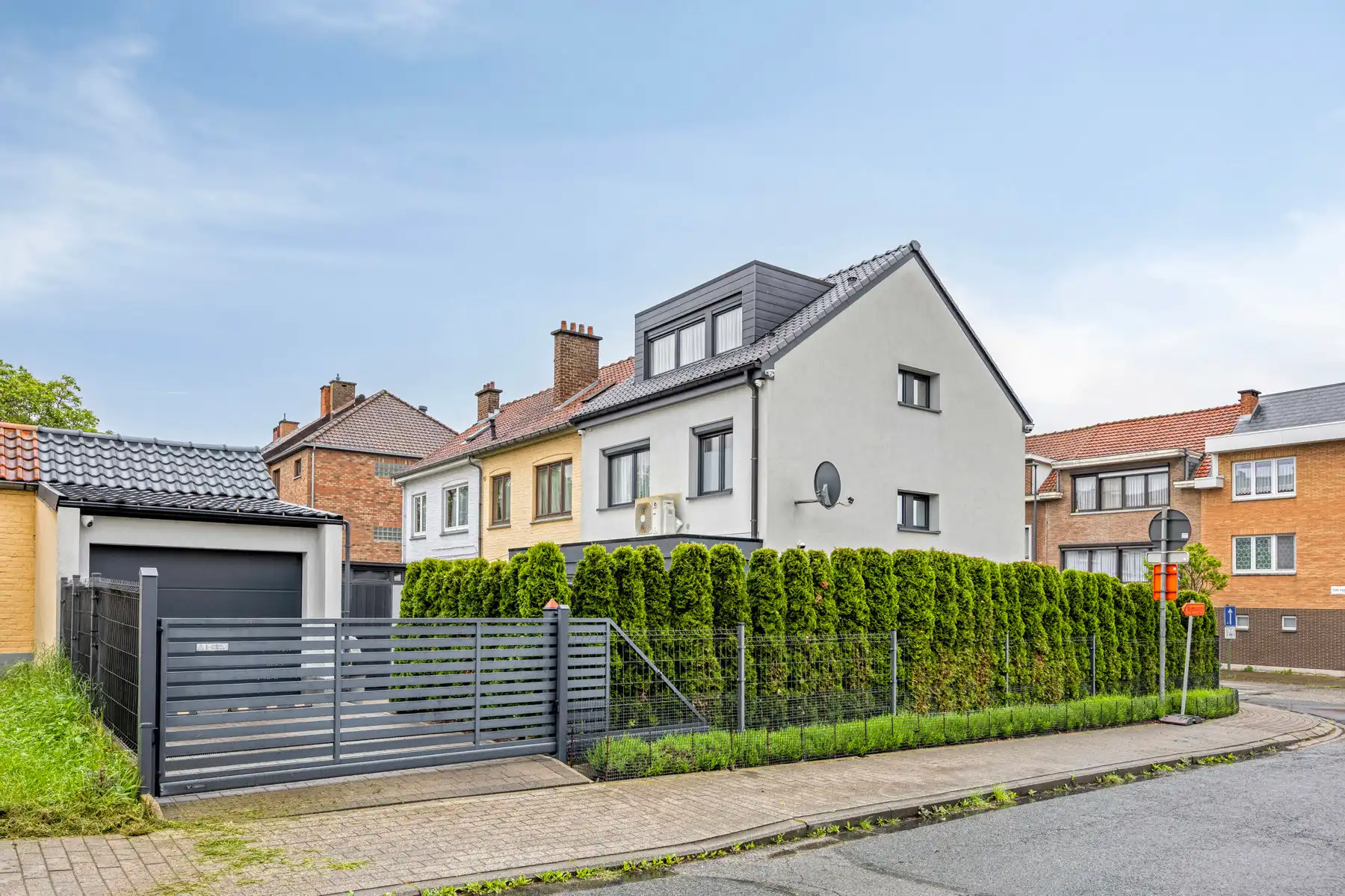 Gerenoveerde woning met 3 slaapkamers, 2 badkamers en garage foto 4