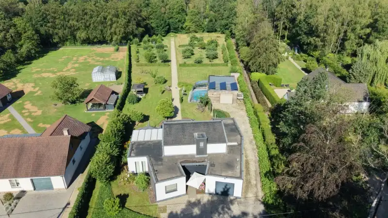 Moderne villa van 247m² op 58 are met bijgebouw-garage en zwembad foto 19