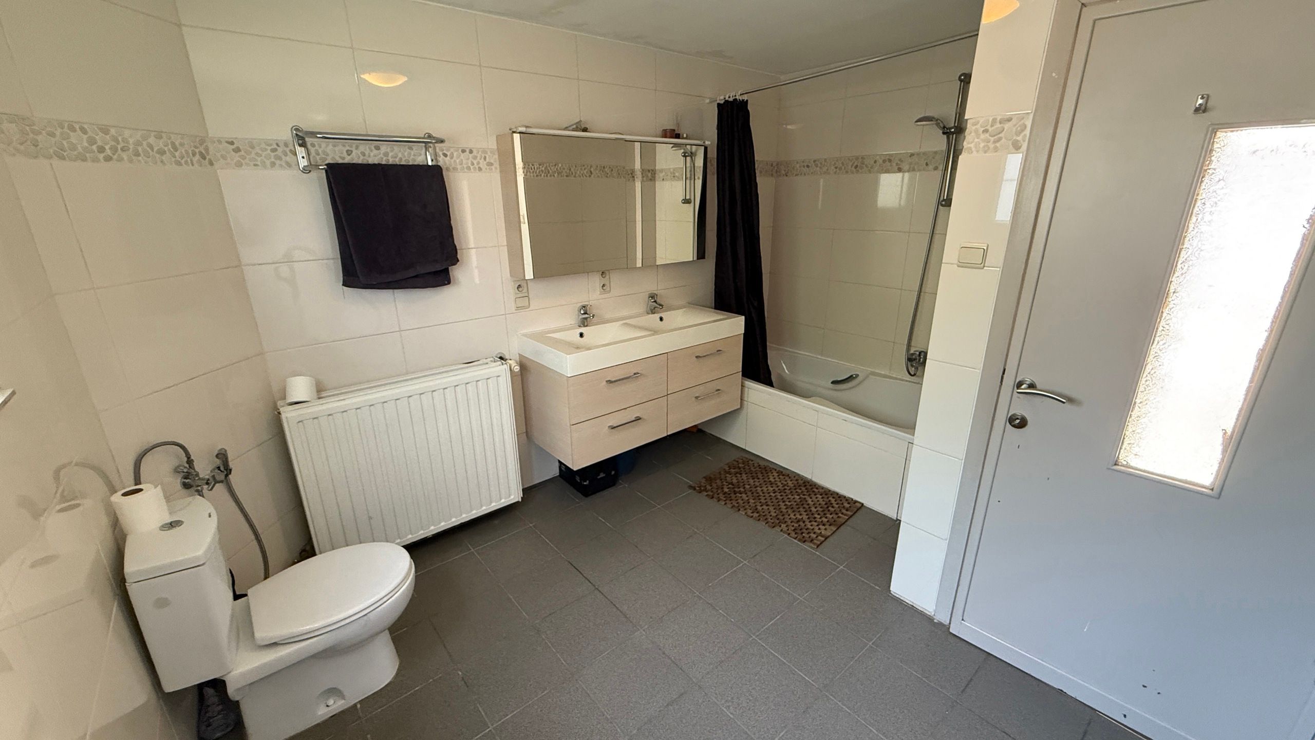 Gerenoveerde woning op prachtig perceel foto 9