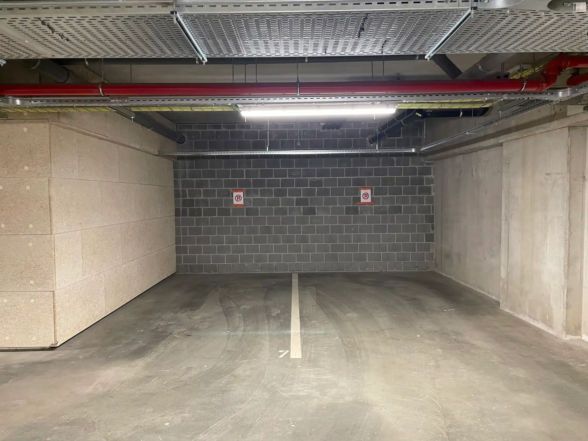 ANTWERPEN-CENTRUM - Ondergrondse staanplaats foto 2