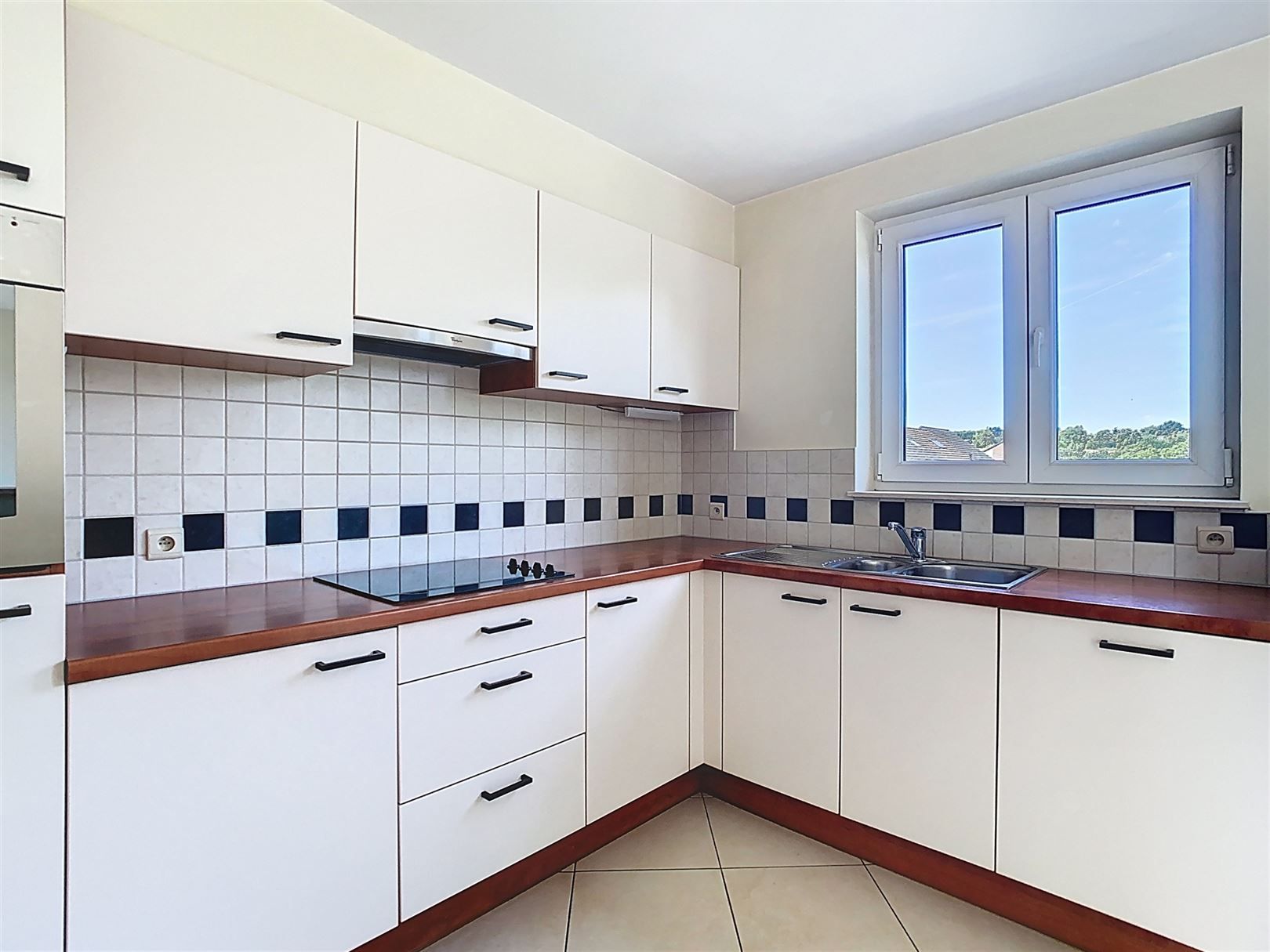 Ruim duplex app met terras, 3 slpks, parkeerplaats foto 10