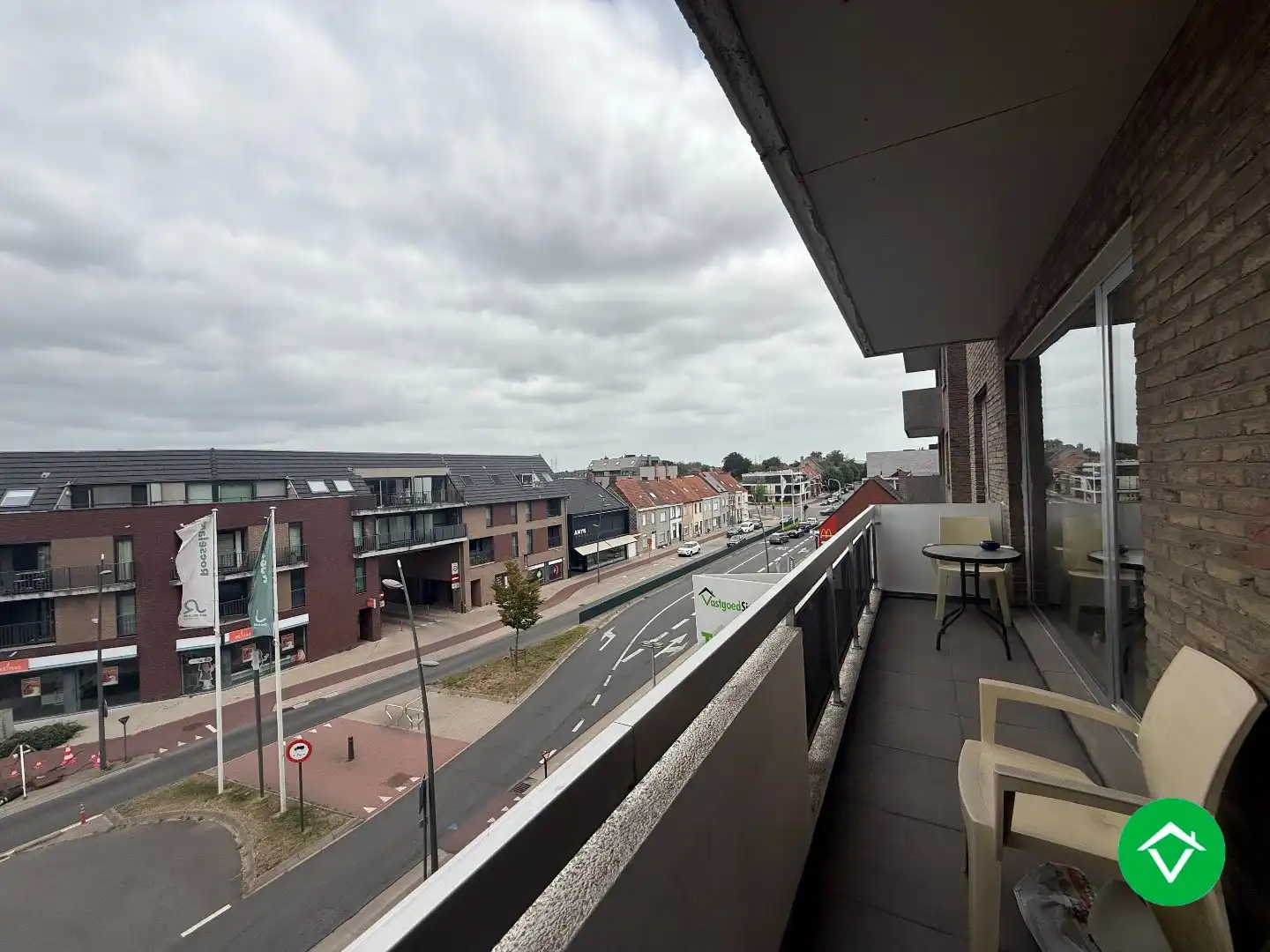 Appartement met twee slaapkamers, terras en autostaanplaats te Roeselare foto 16