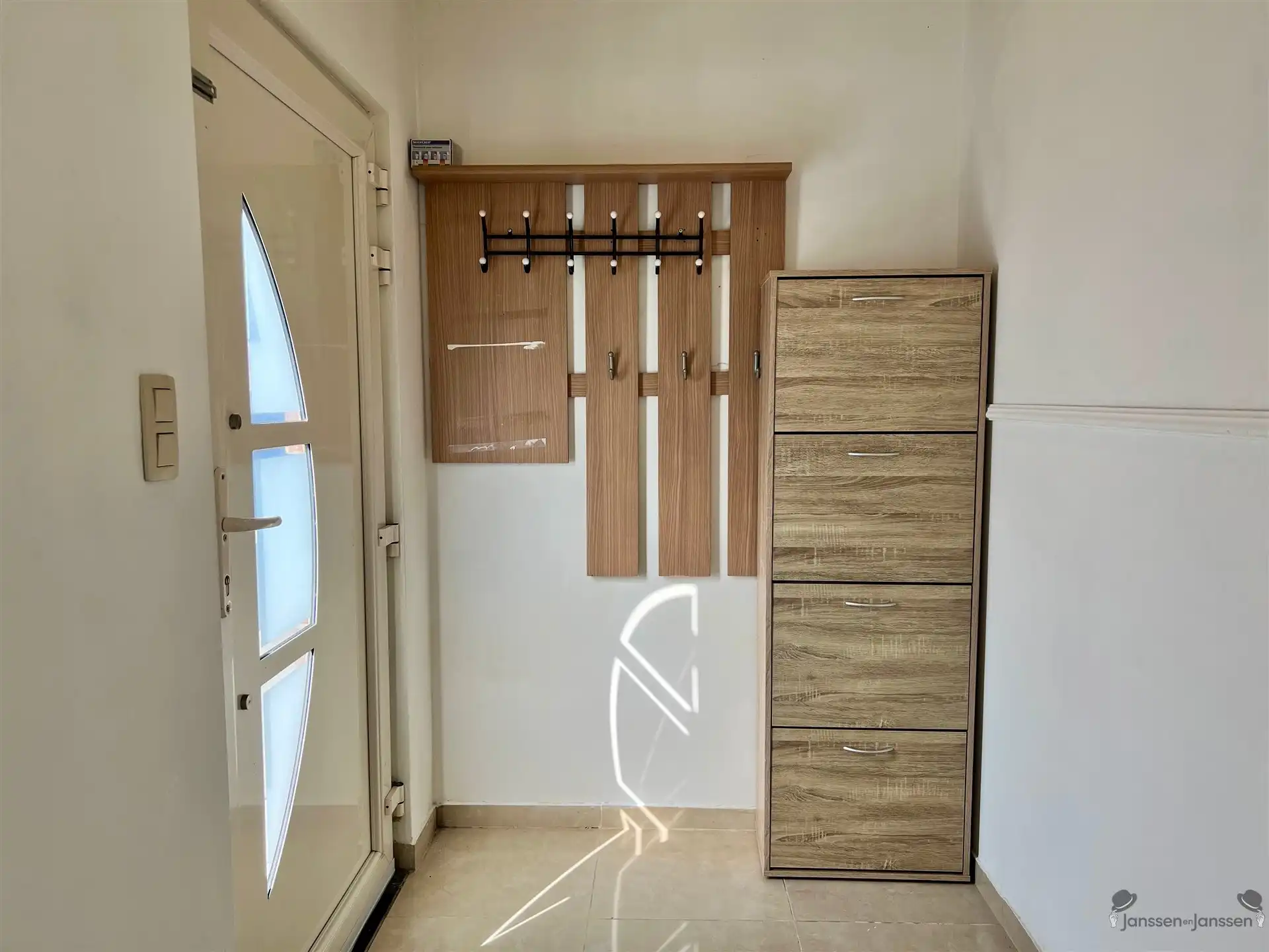 Ruime woning met 5 slaapkamers foto 2