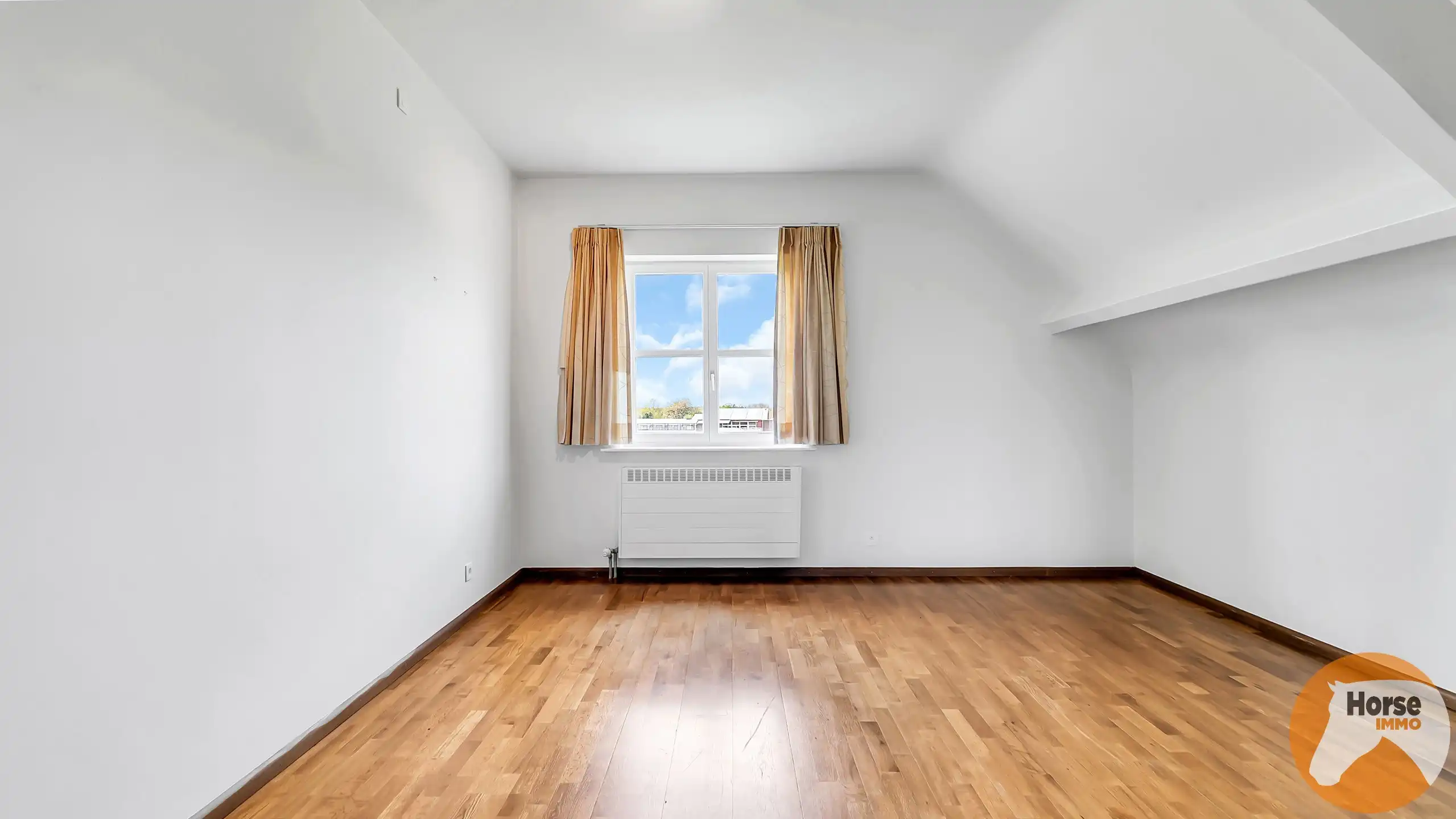 MEISE  – Landelijke woning met 3 loodsen op prachtig perceel foto 21