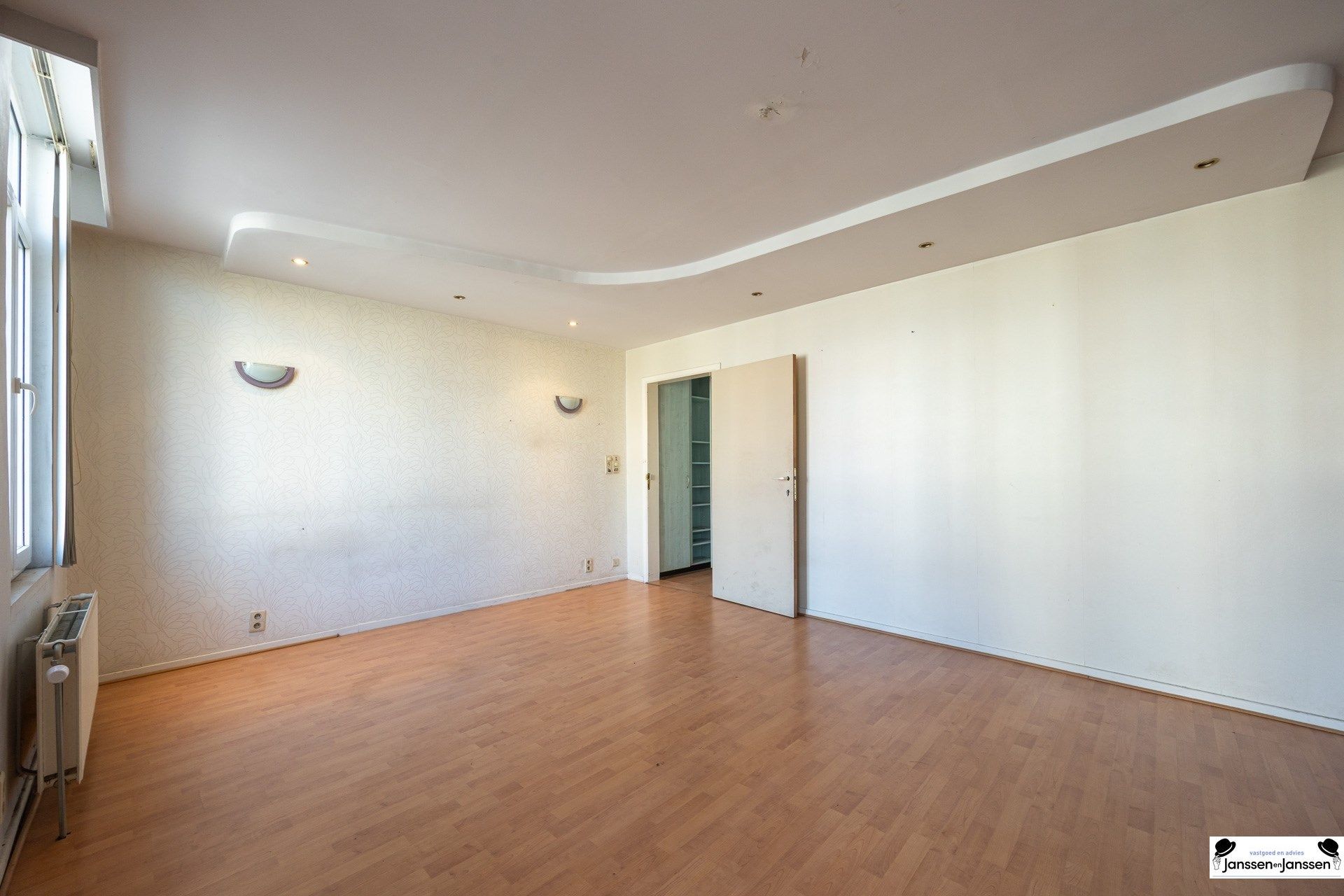Te koop: Opbrengsteigendom op centrale locatie in Merksem! foto 8
