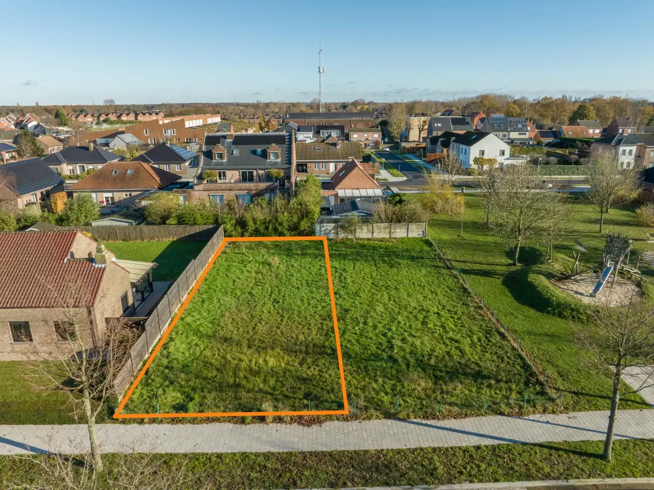 Prachtig gelegen bouwgrond van 320m² voor HOB met garage te Berendrecht foto 2