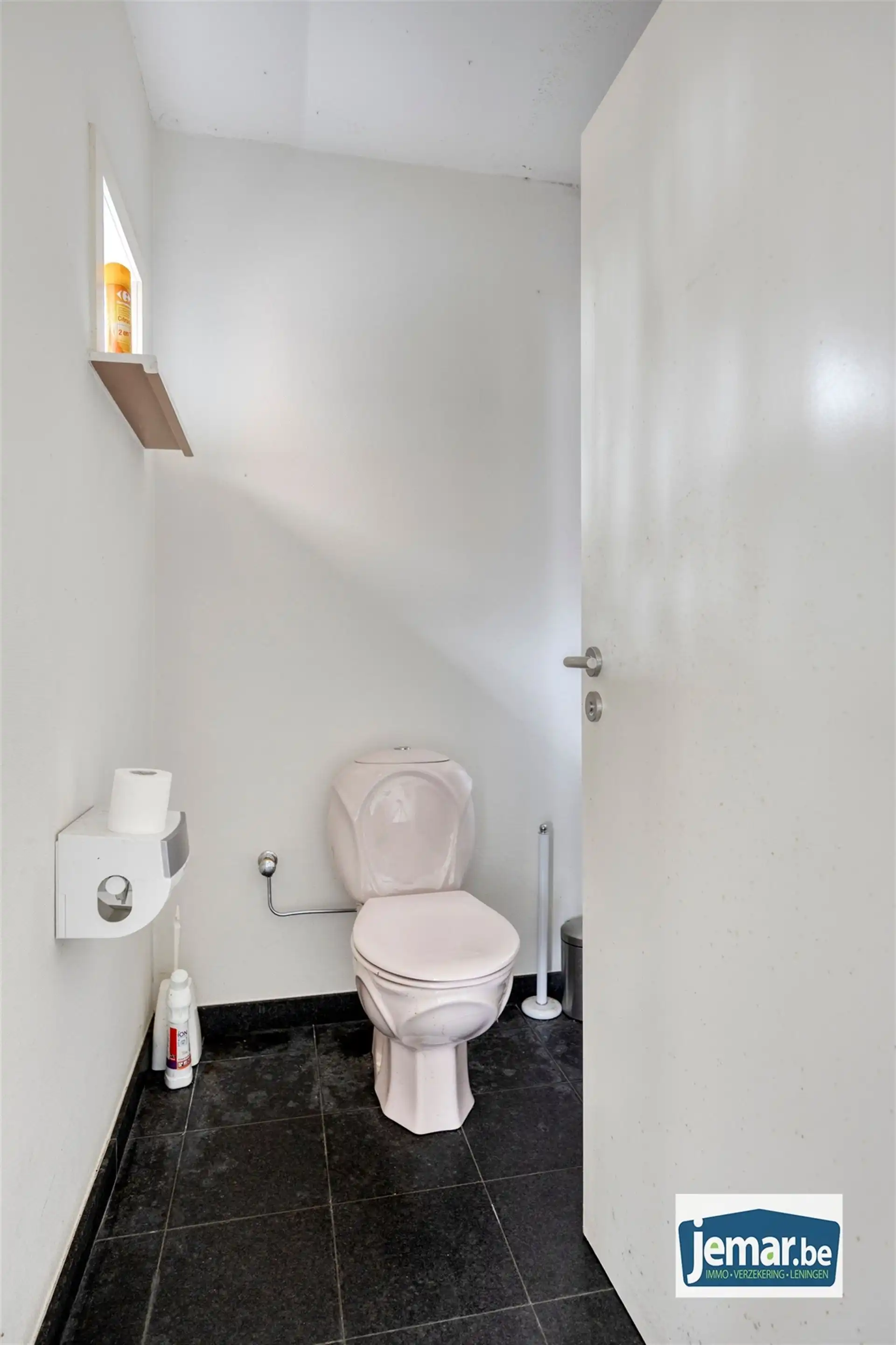 Villa met professionele opslagruimte, kelder en kantoorruimtes. foto 52