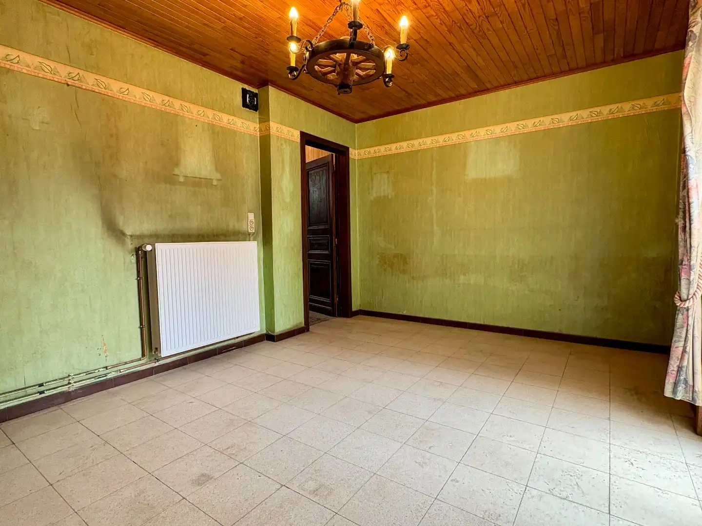 Halfopen herenhuis te koop in Kooigem op 1.382 m² grond foto 3