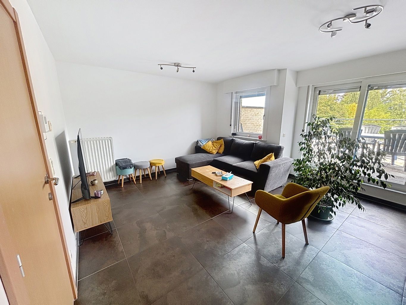 Appartement met terras en tuin! foto 2