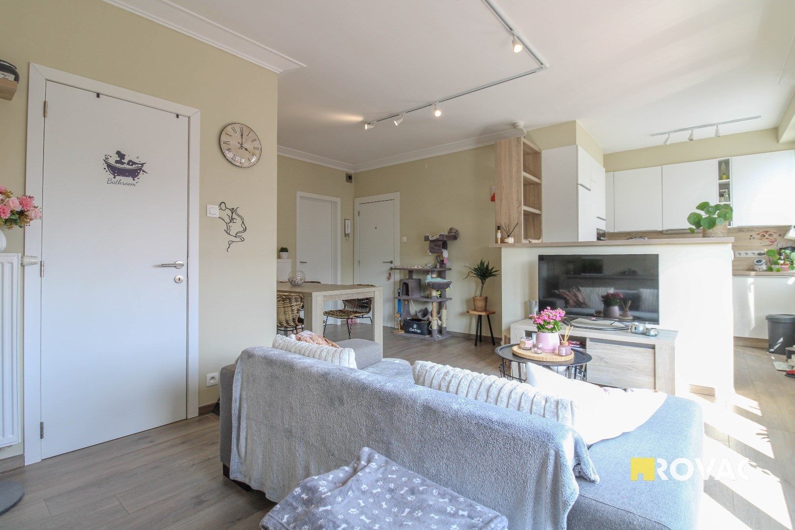 Volledig gerenoveerd en gemeubeld appartement met garage! foto 4