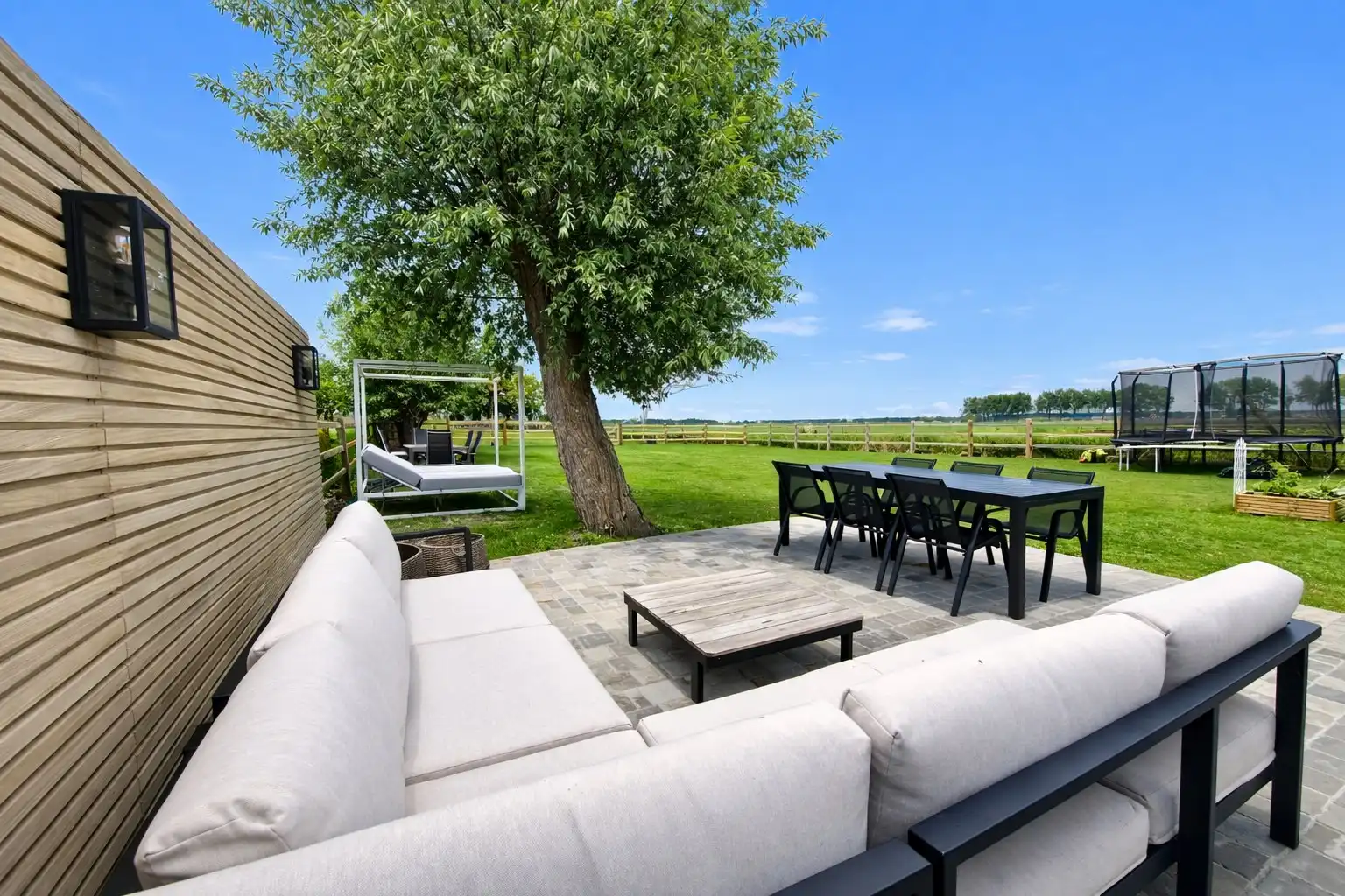 Charmant landelijk huis met prachtige tuin en grote garage foto 27