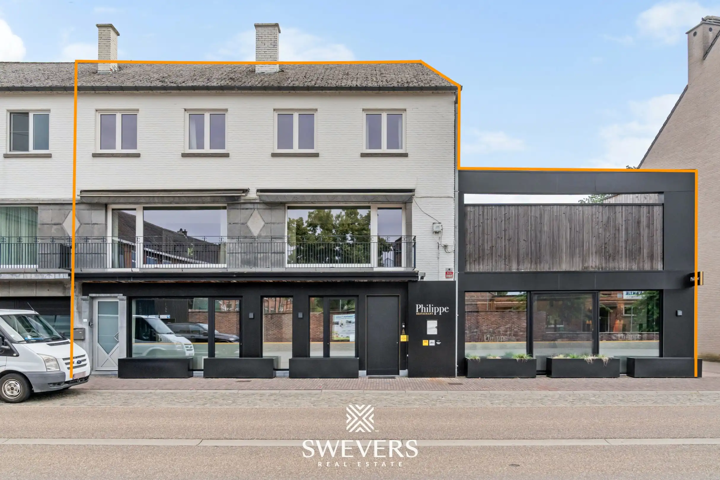 Veelzijdig handelspand met ruim duplex appartement: wonen, ondernemen én investeren onder één dak in centrum Alken foto {{pictureIndex}}