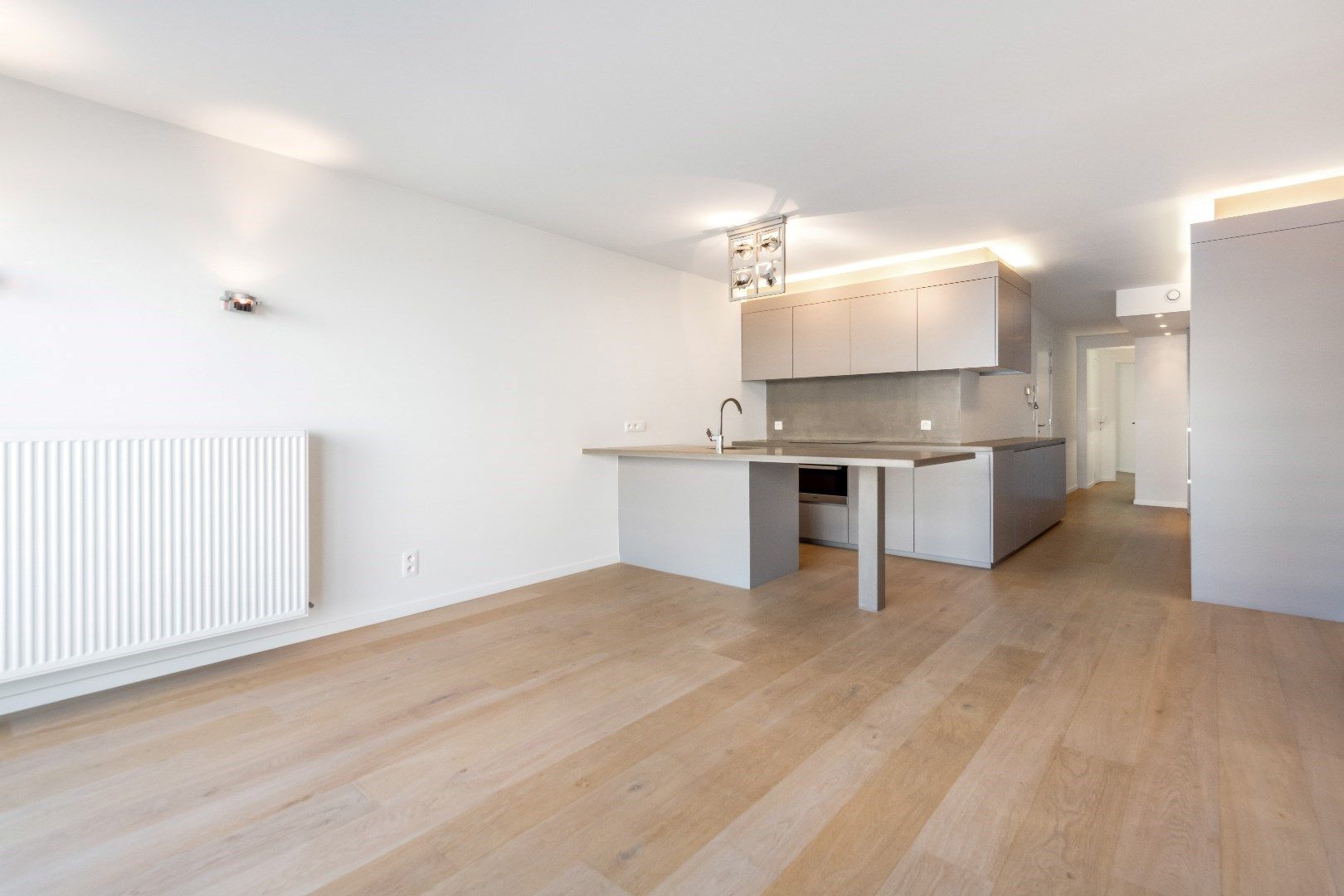 Ongemeubeld appartement met prachtig zeezicht, gelegen op het Lichttorenplein. foto 2