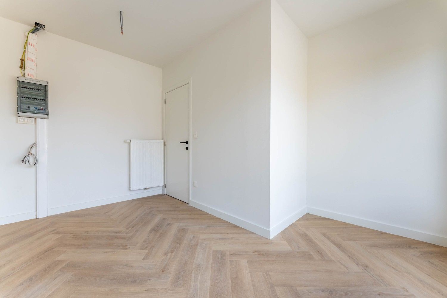 Volledig gerenoveerde woning op een perceel van 1670m² met een open zicht over de weiland nabij de Nederlandse grens foto 9