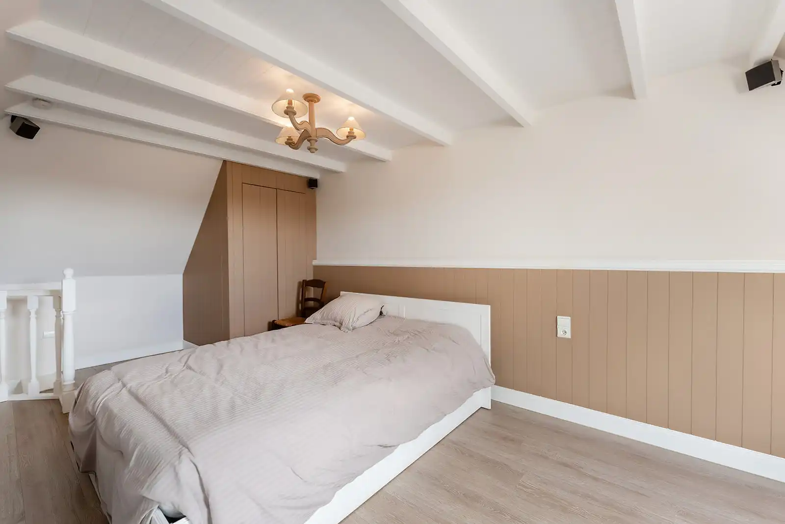 Ruim duplex appartement met garagebox te koop in Lissewege. foto 13