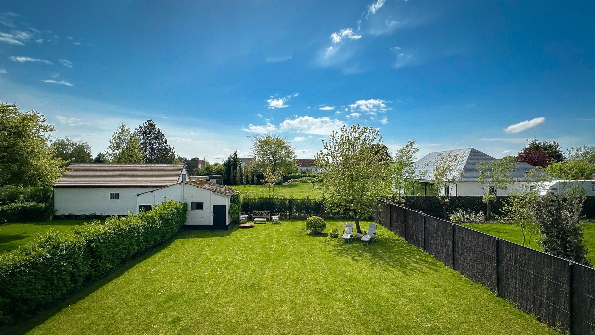 Gerenoveerde koppelvilla met grote tuin zuidgericht foto 26