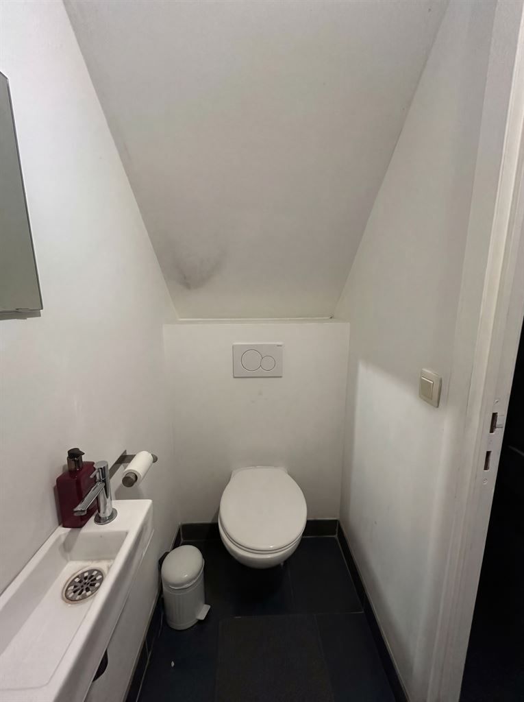 Gezellige stadswoning met 2 slaapkamers en koer, in het centrum van Maaseik. foto 12