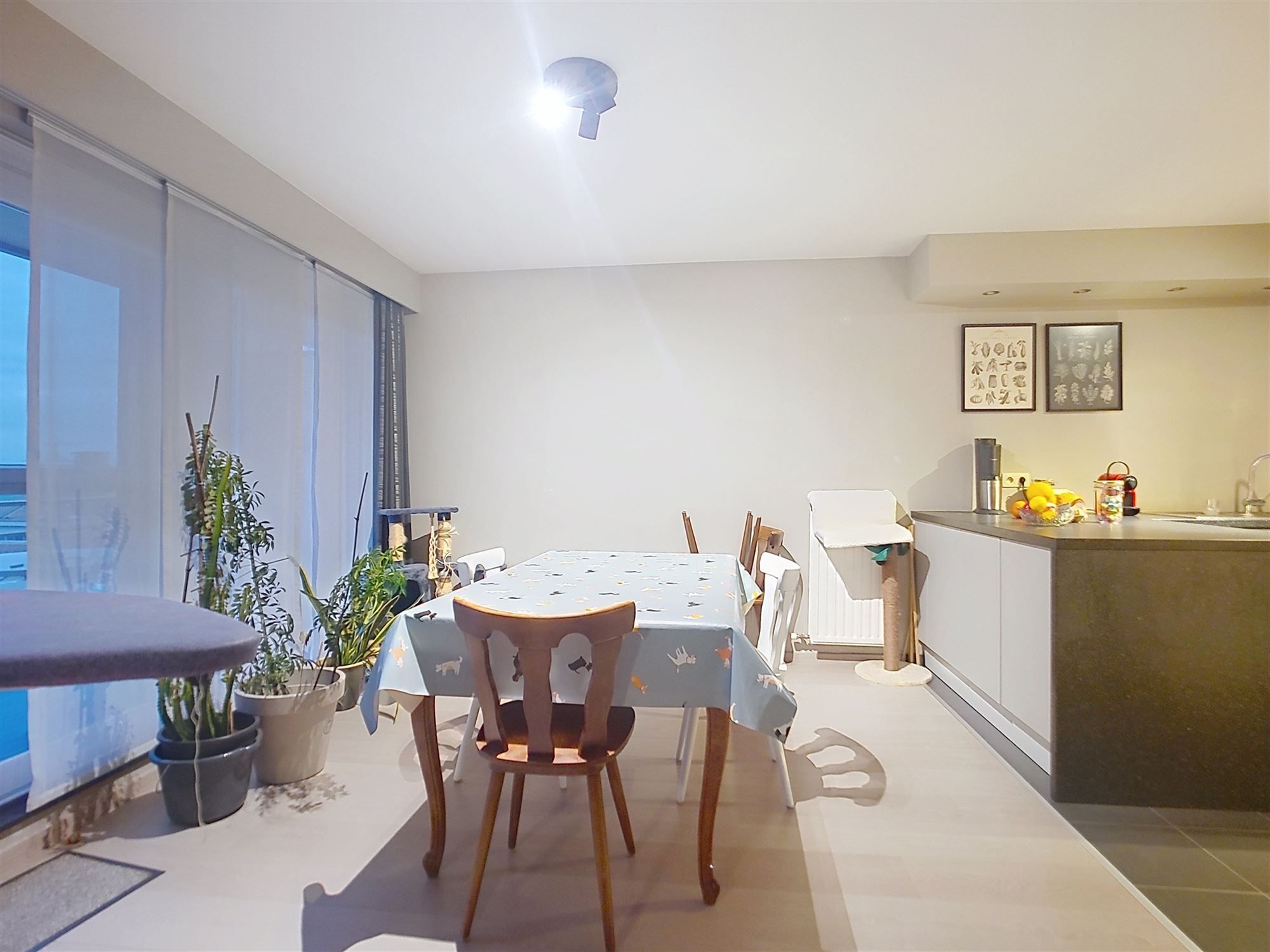 Ruim 2 slaapkamer appartement in het centrum foto 3