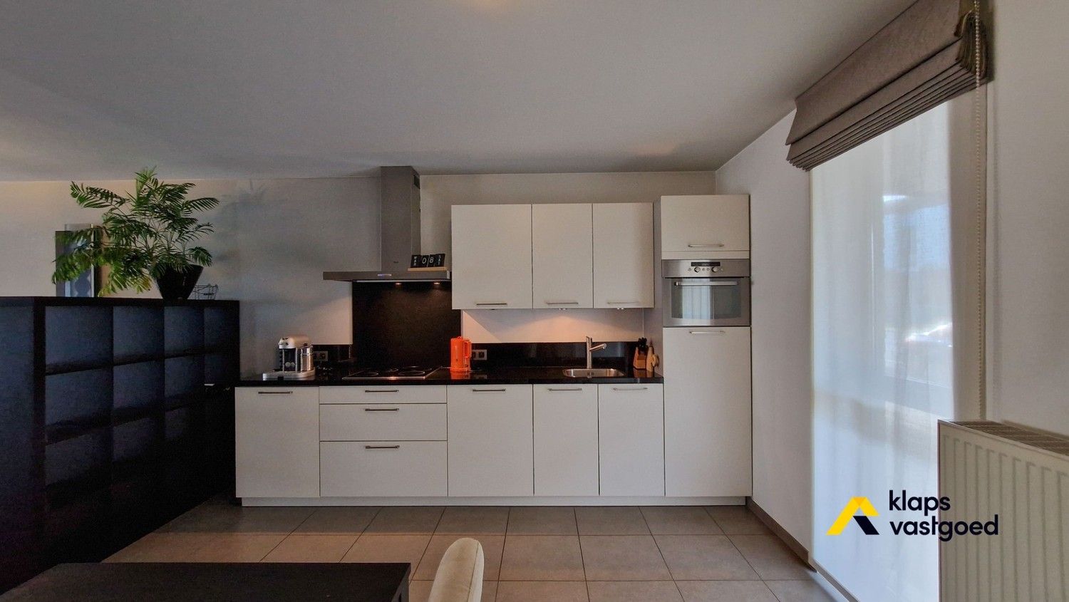 Ruim en aangenaam gelijkvloers appartement op wandelafstand van het centrum van Maaseik. foto 11