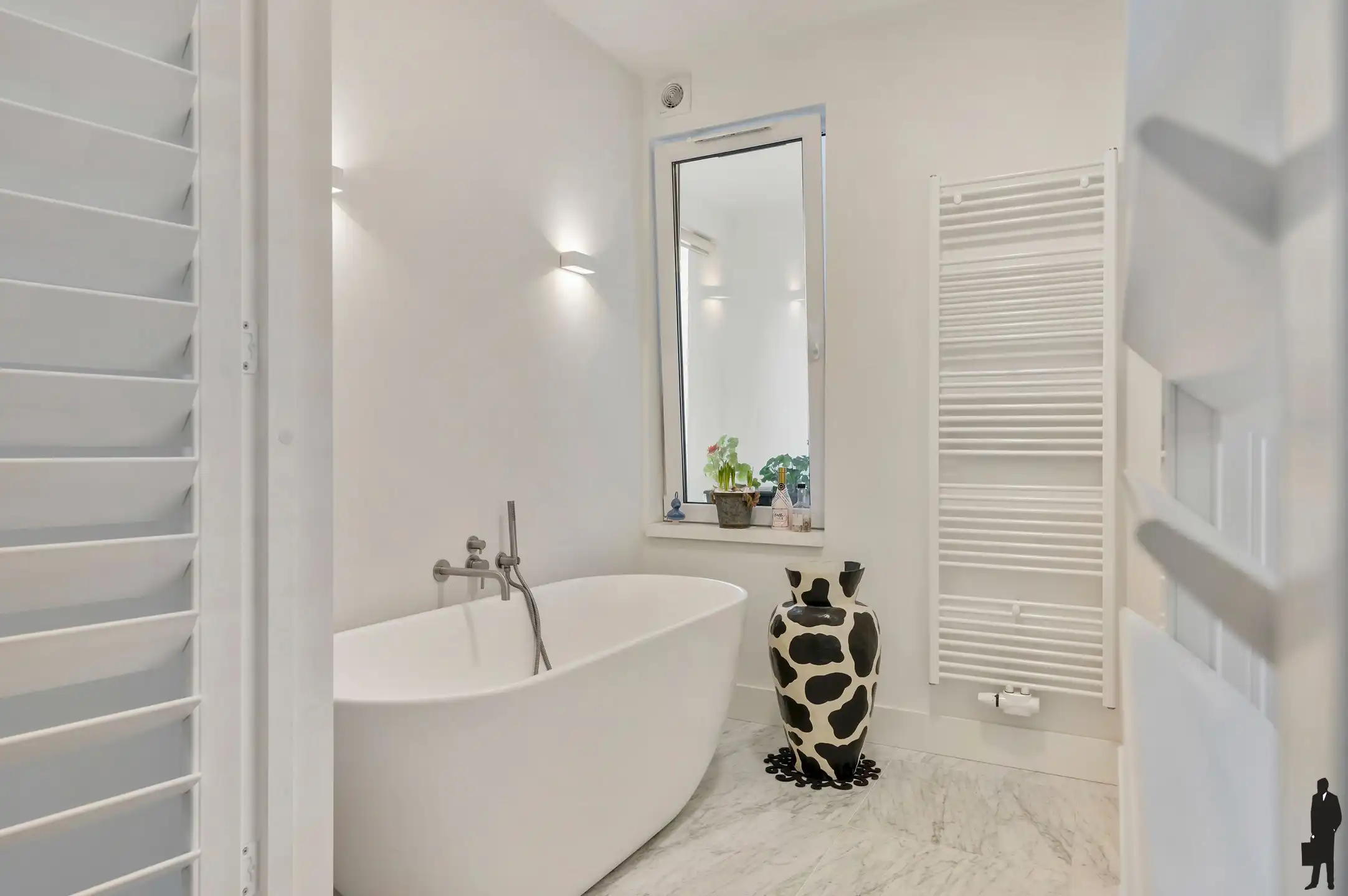 Ruim gerenoveerd appartement met 10 m gevelbreedte. foto 9