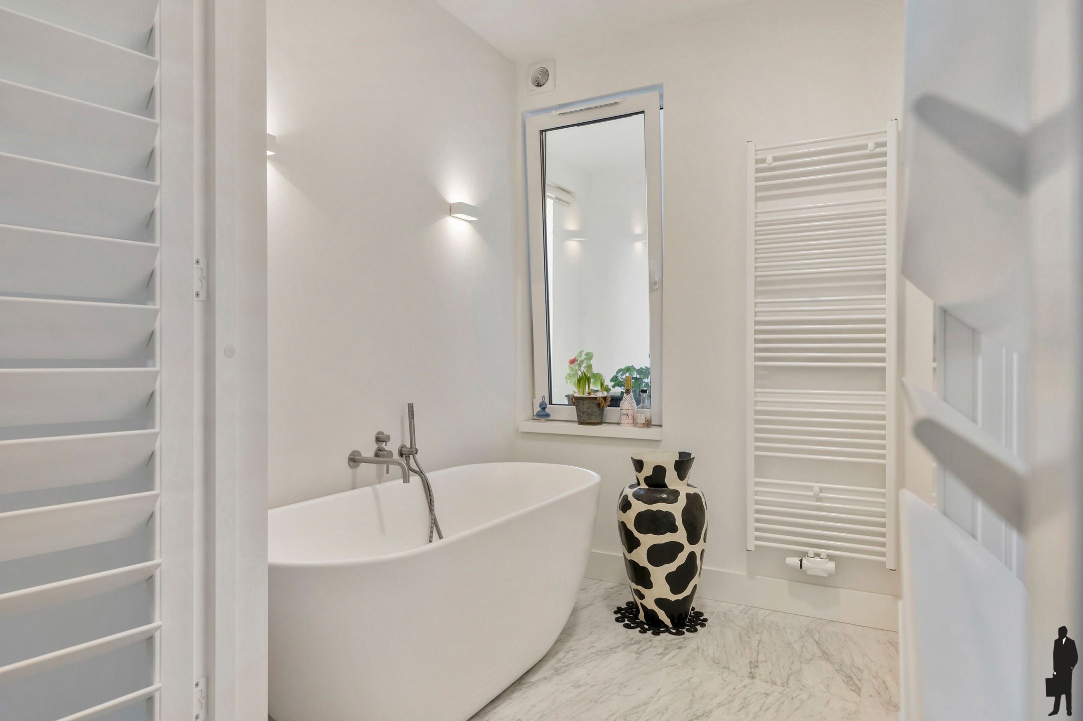 Ruim gerenoveerd appartement met 10 m gevelbreedte. foto 9