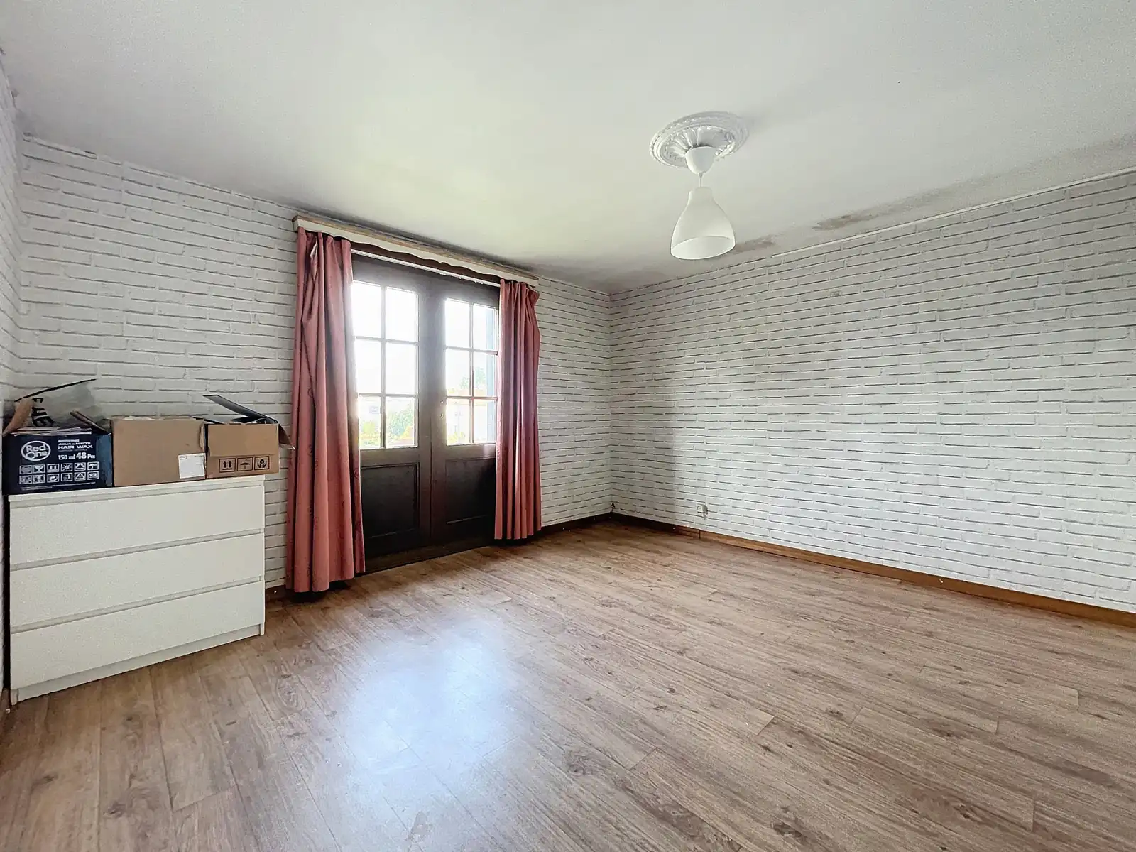 Zeer ruim huis met praktijk/pol. ruimte op terrein van 40a. foto 12