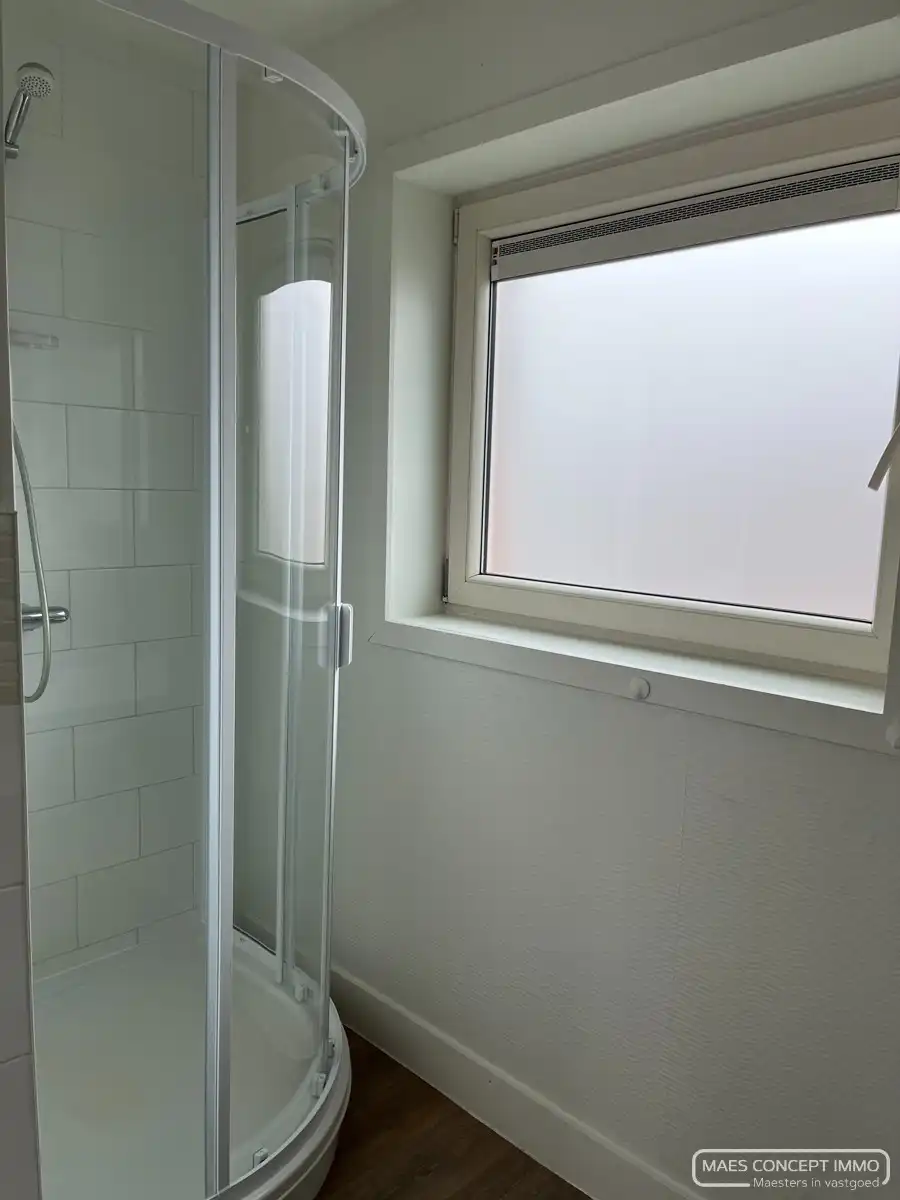 Instapklare woning te huur met 3 slaapkamers en tuin in centrum Tiegem foto 6