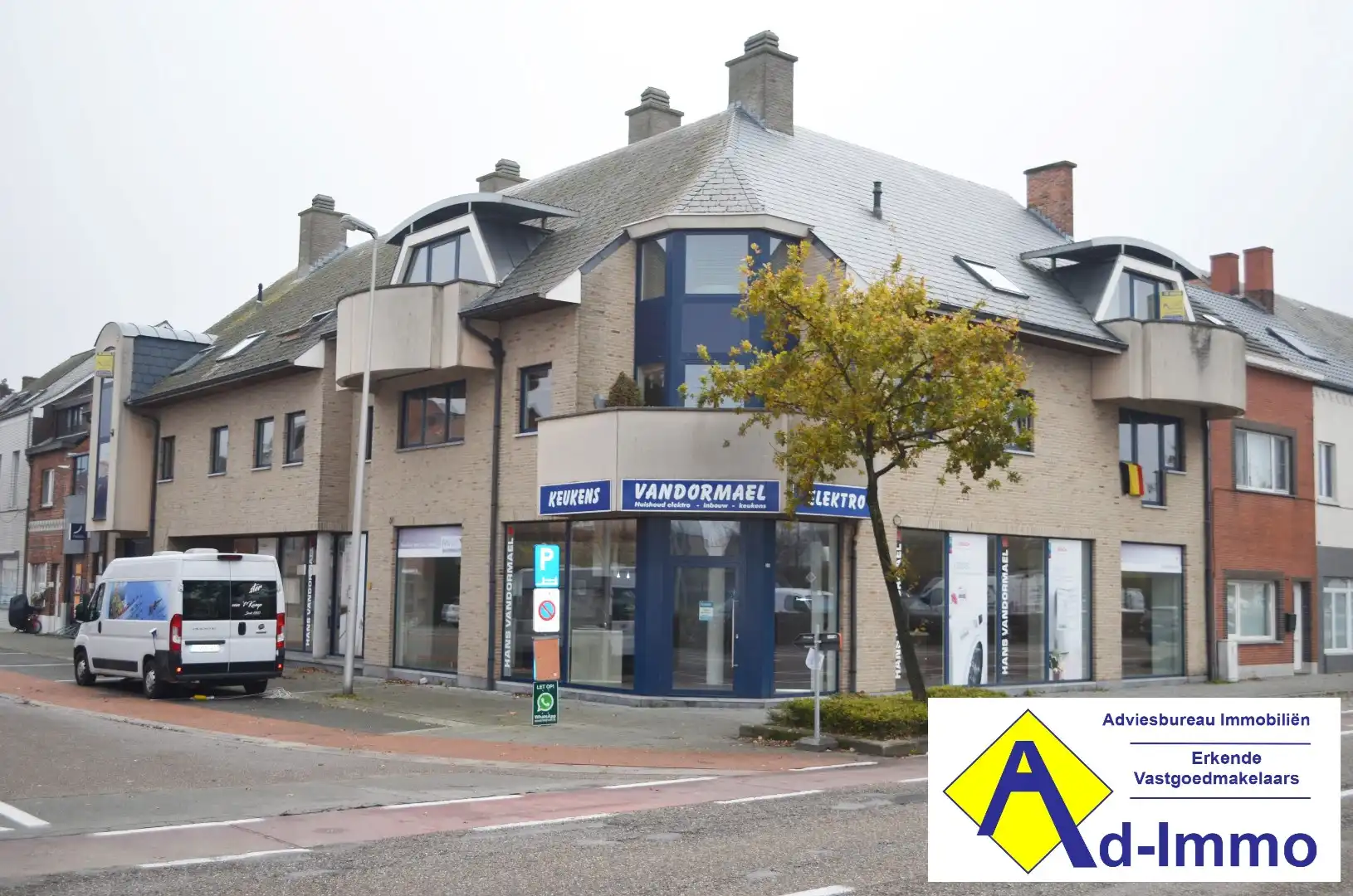 Goed gelegen handels- of kantoorruimte in gebouw met uitstraling. foto {{pictureIndex}}