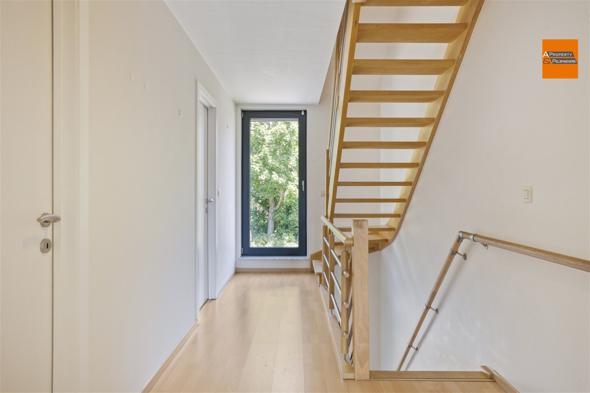 Een stijlvolle villa gelegen in een rustige straat in Kortenberg.

 foto 7